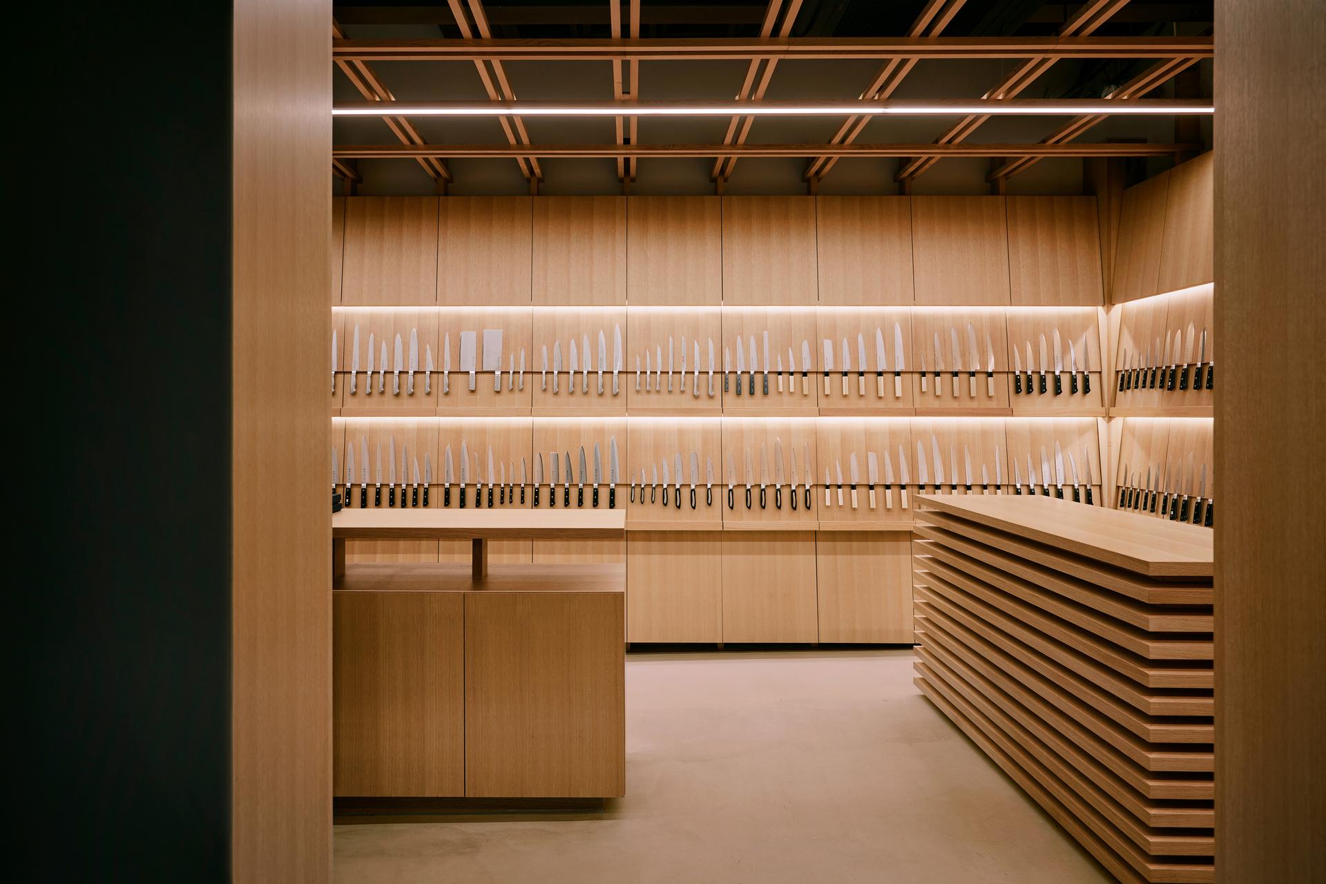 Tojiro Knife Gallery Osaka - image 2