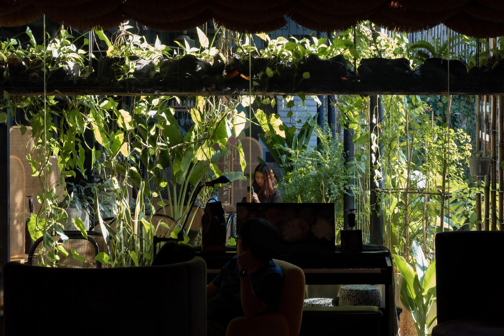 THE VIBES CO-SPACE - image 19