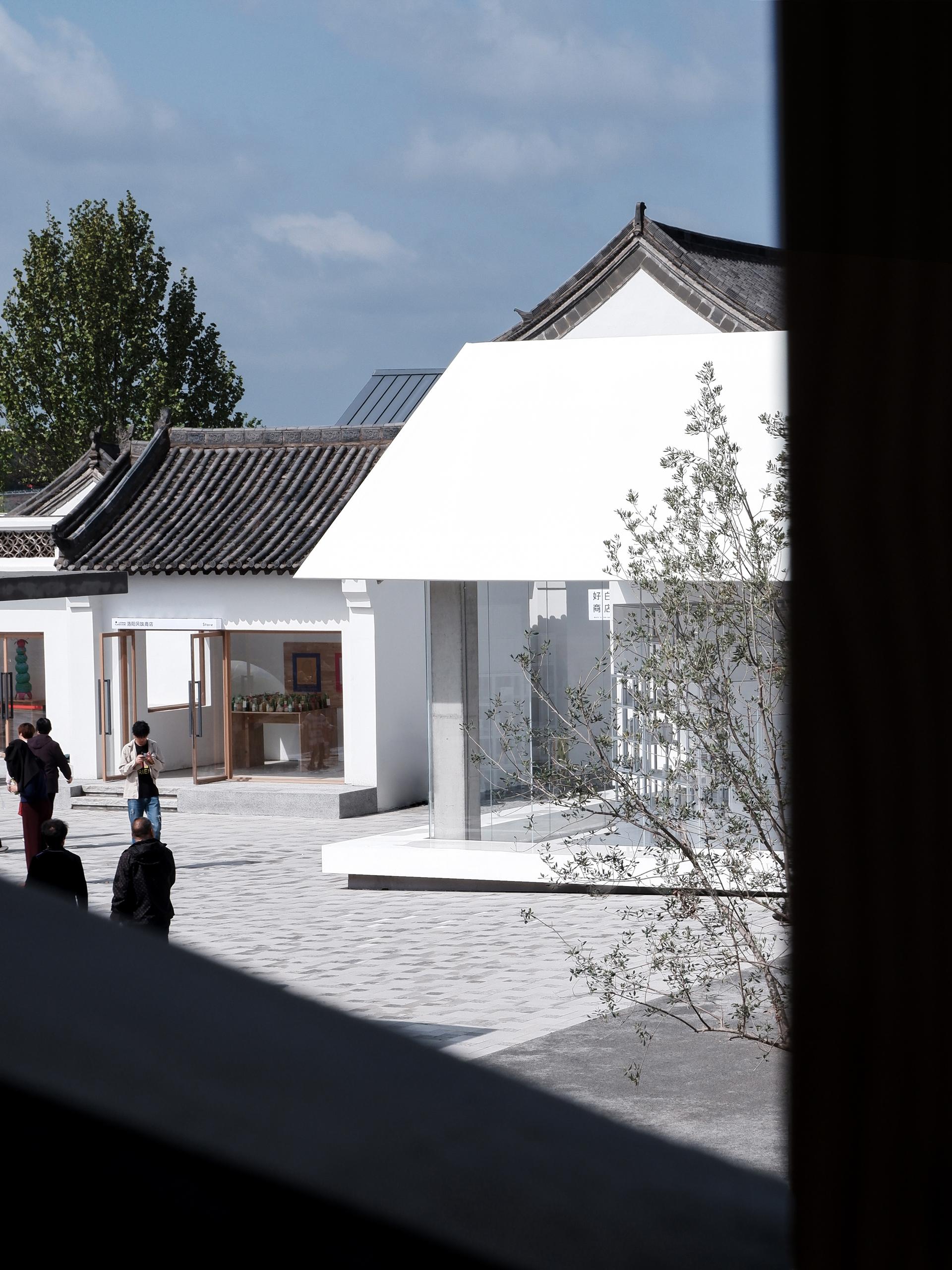 White Is Good Shop in Weipo - image 6