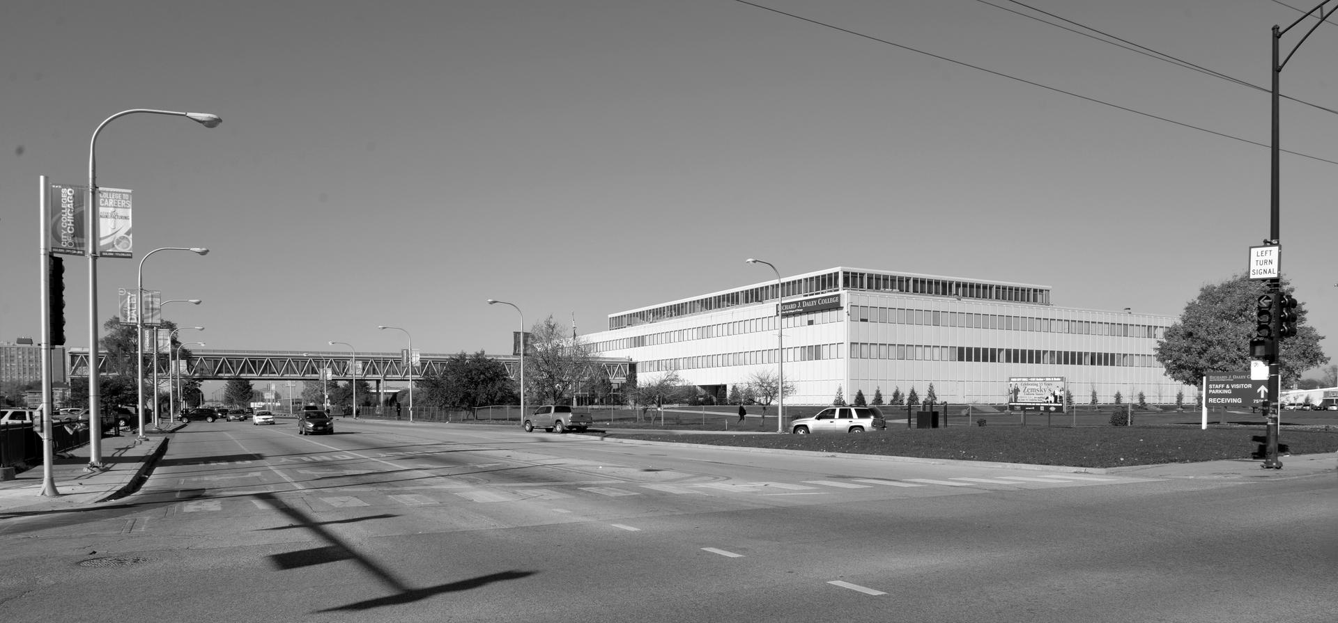 Richard J. Daley College Campus - image 9