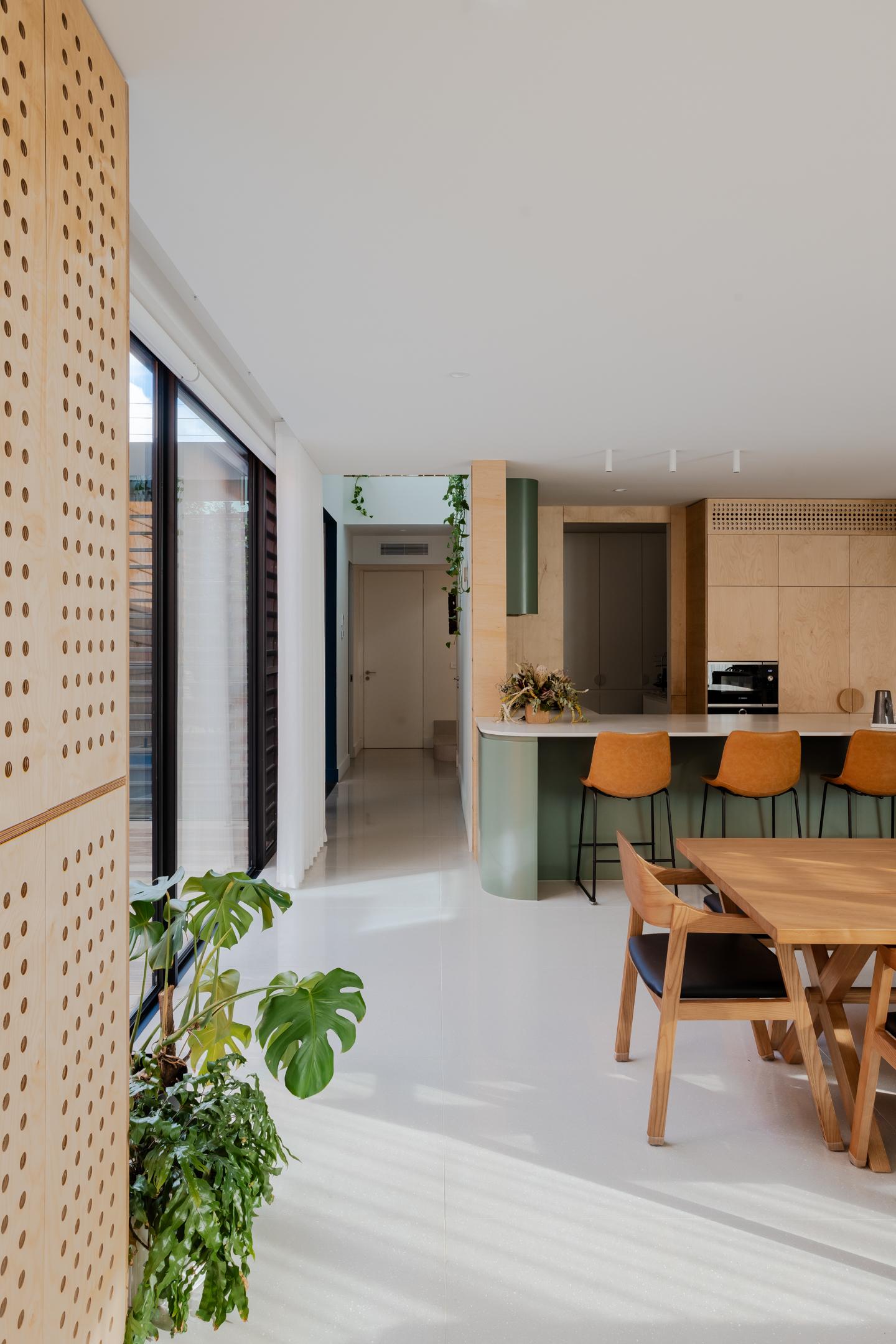 MAHOGANY HOUSE - image 7