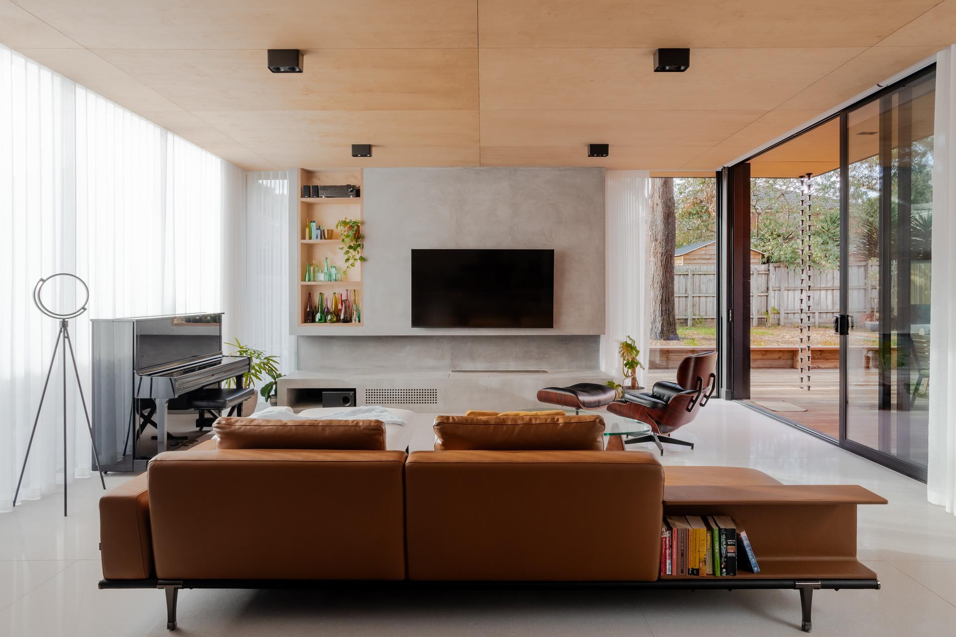 MAHOGANY HOUSE - image 10