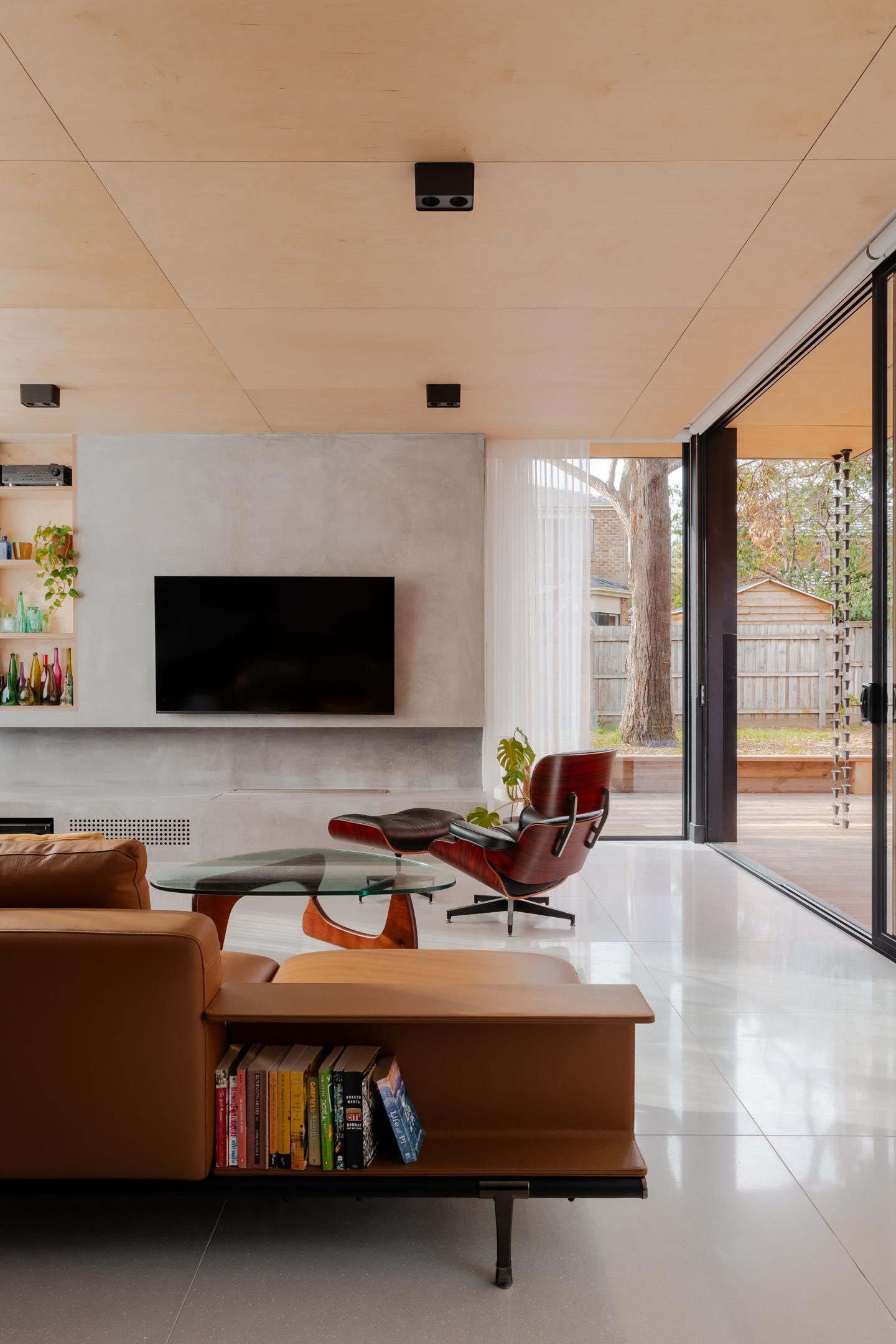 MAHOGANY HOUSE - image 9