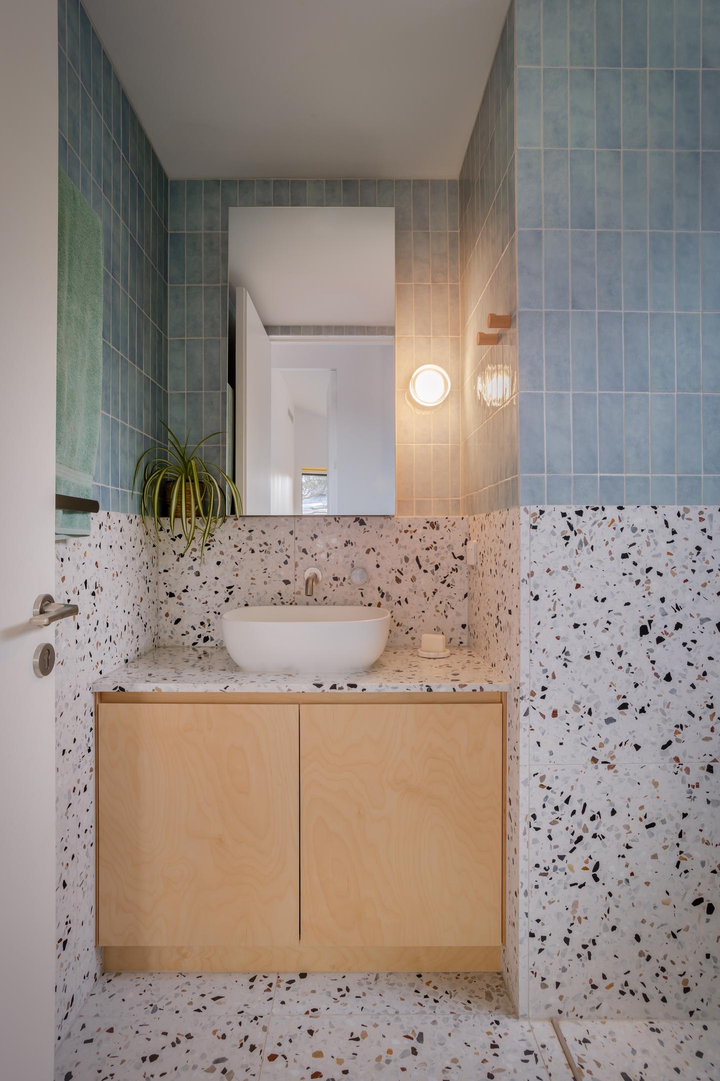 MAHOGANY HOUSE - image 22