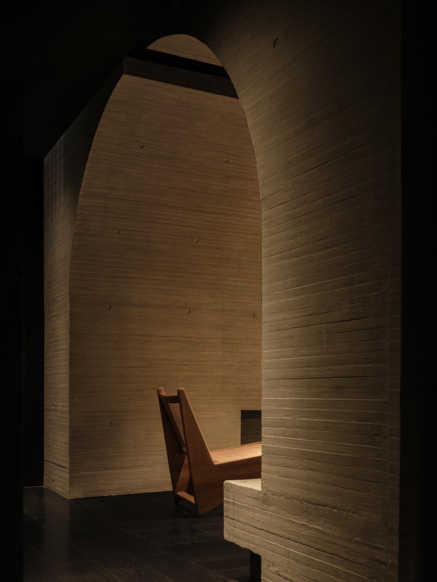 The Whisky Bar with a Concrete Identity - image 26