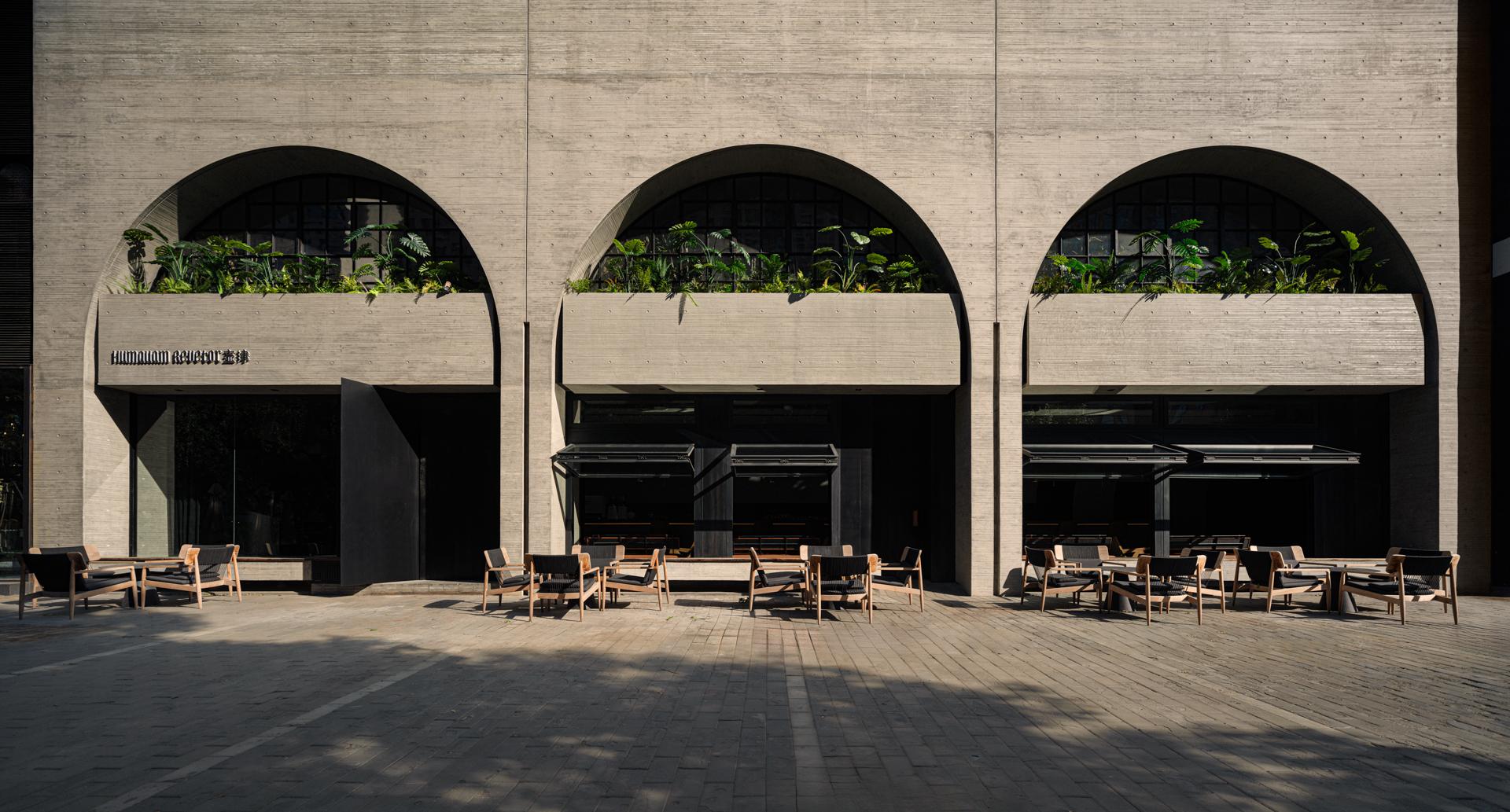 The Whisky Bar with a Concrete Identity - image 4