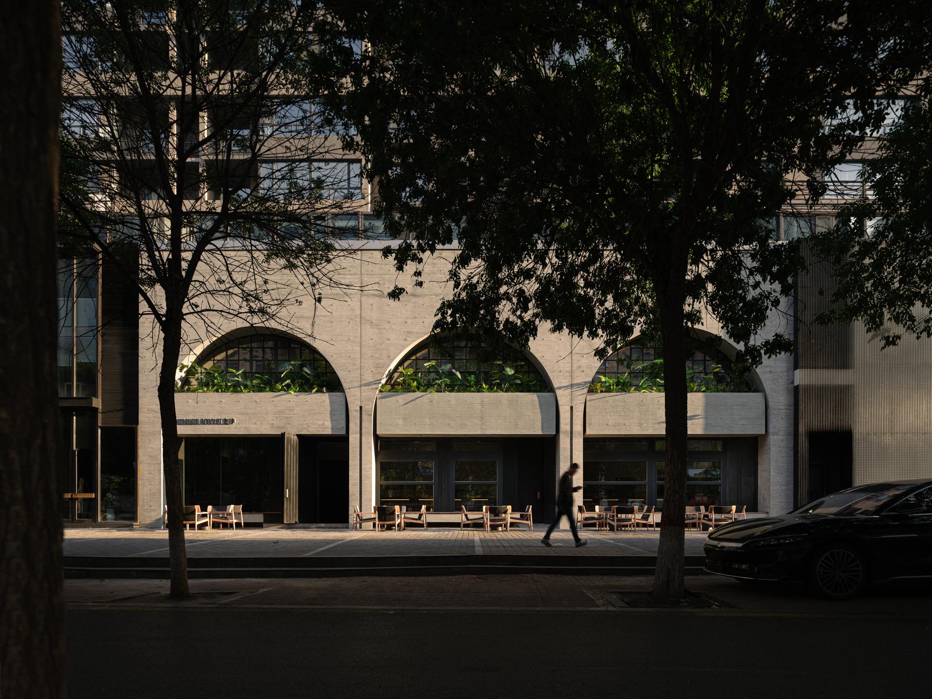 The Whisky Bar with a Concrete Identity - image 3