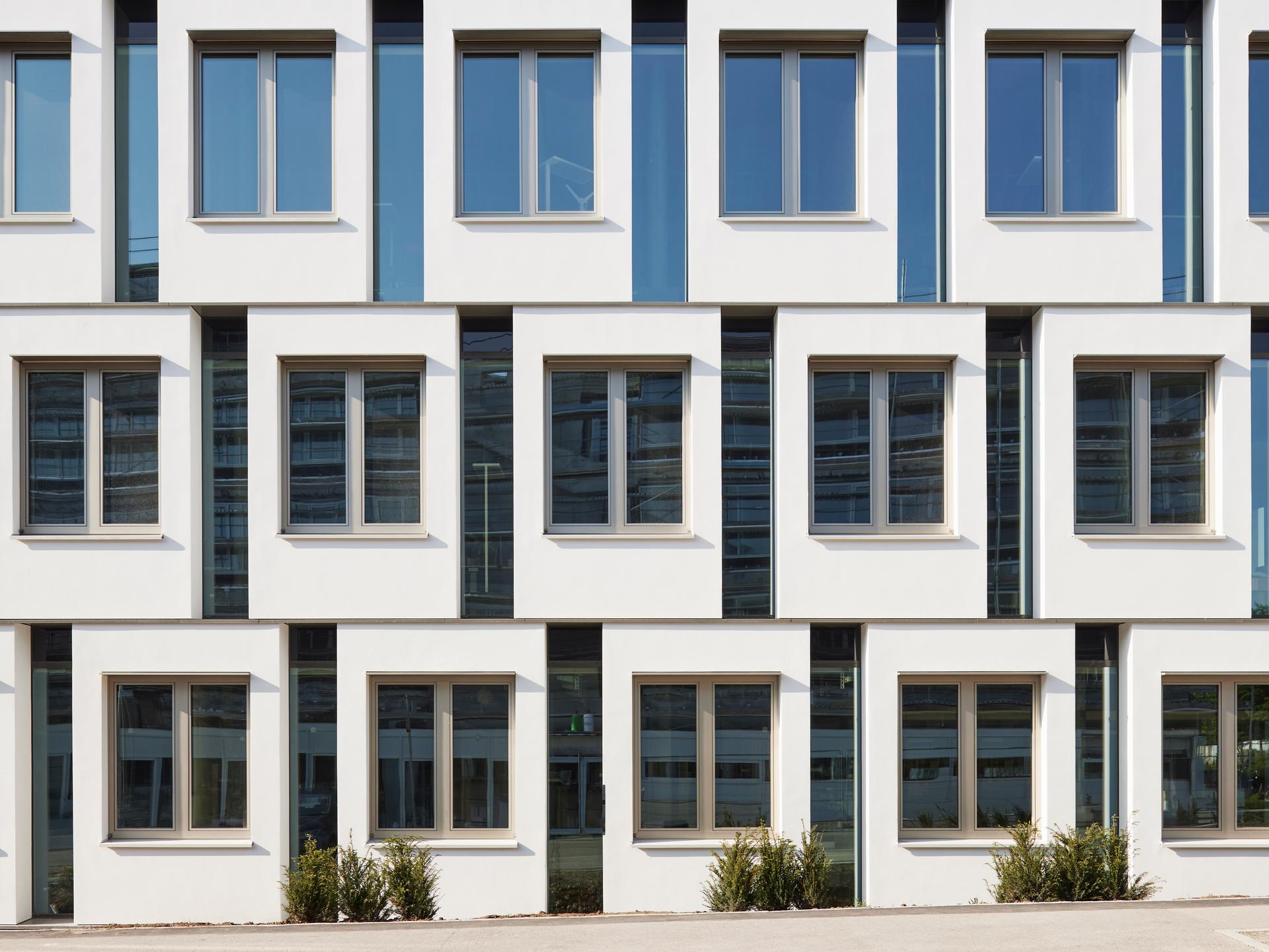 Annex to house research, practices and human genetics laboratories
