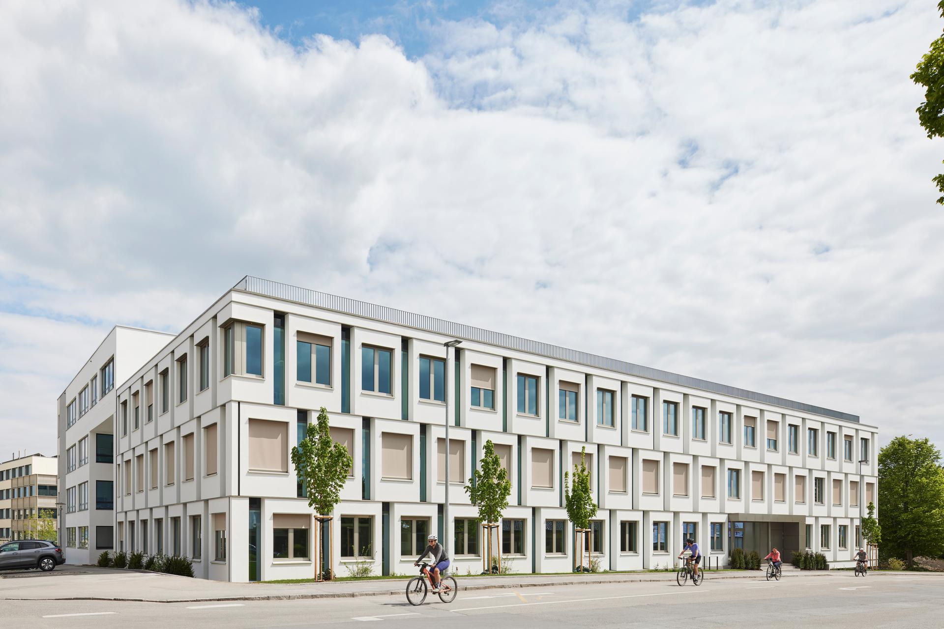Annex to house research, practices and human genetics laboratories - image 2