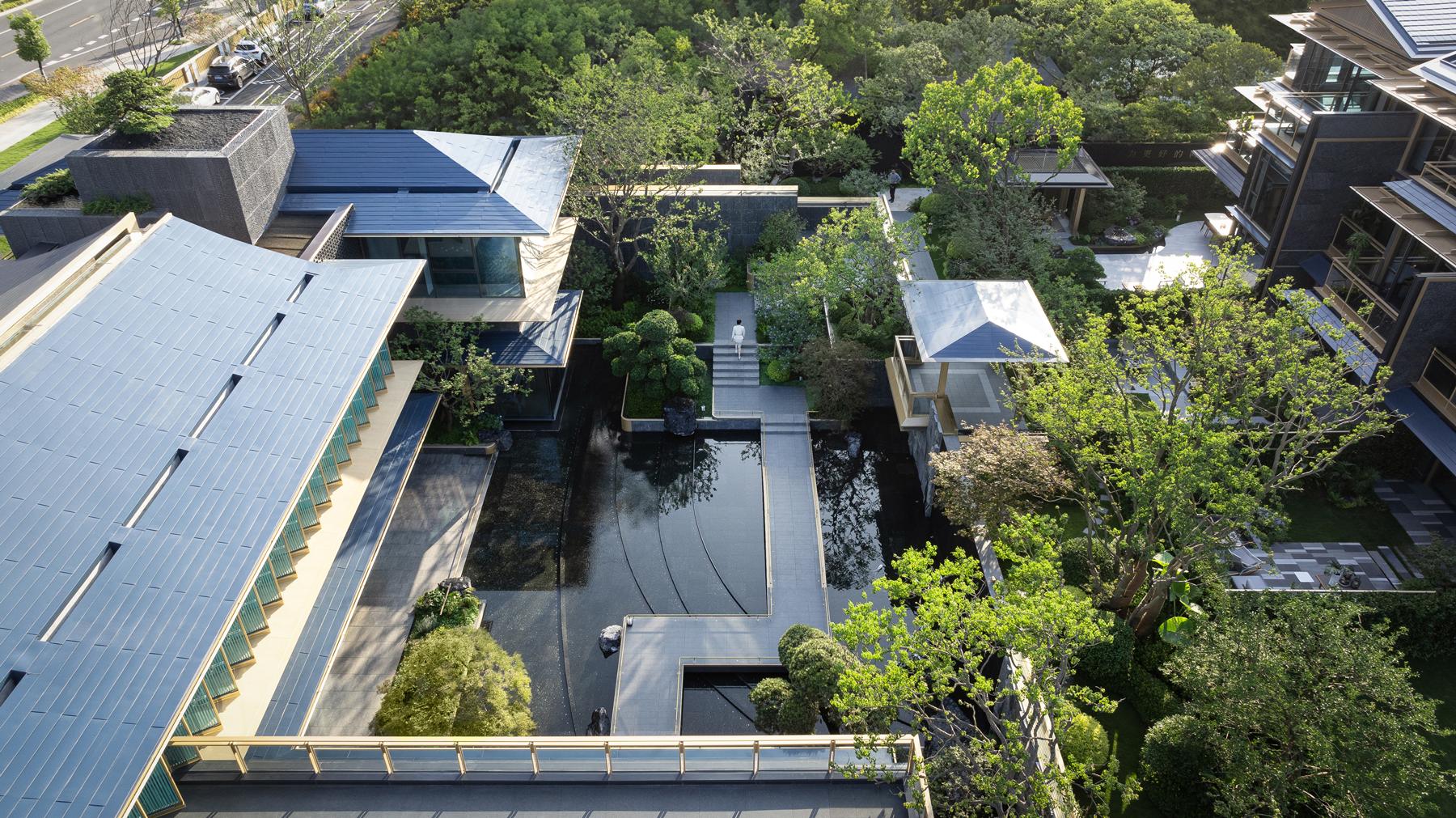 line+ studio - image 25