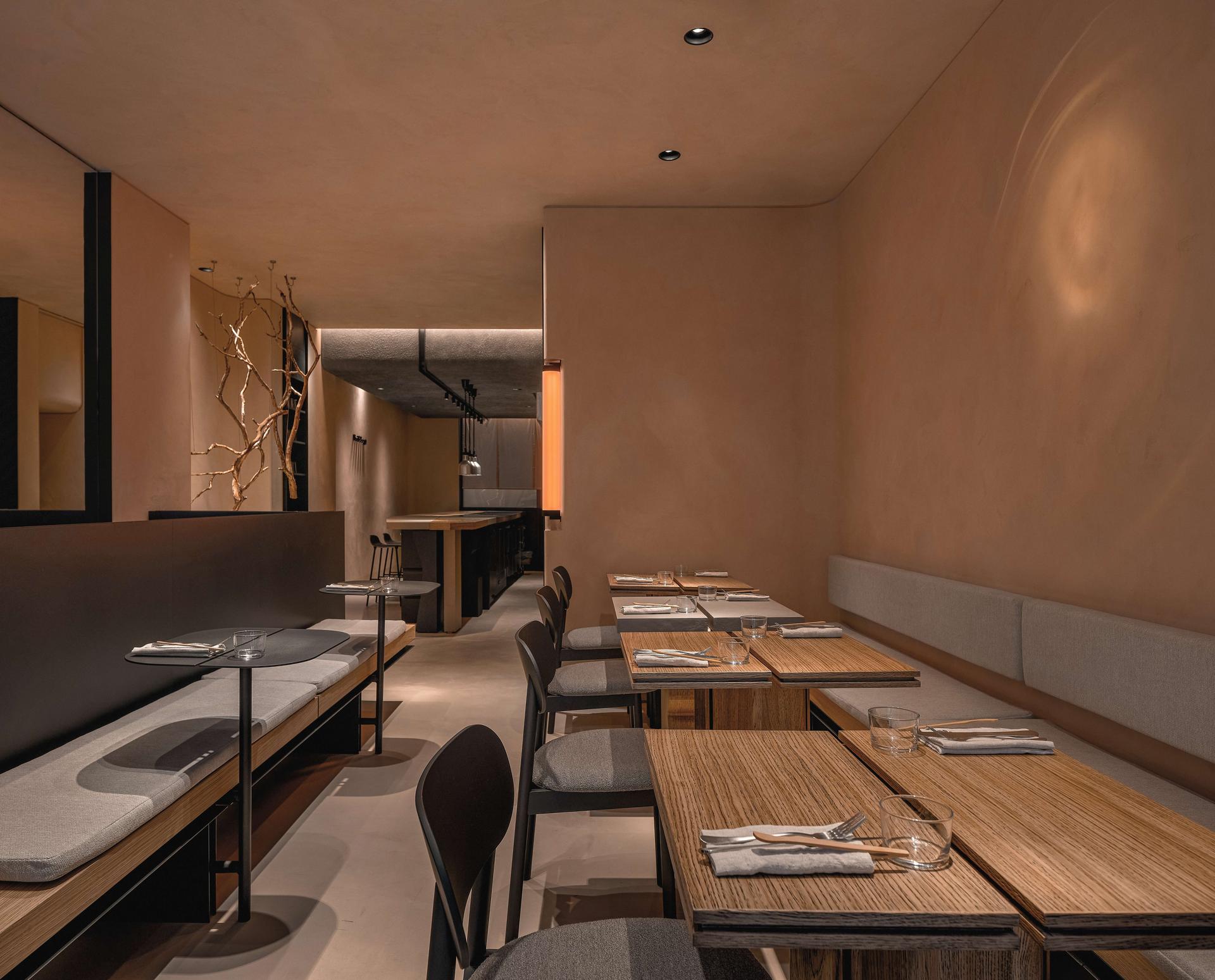 KINKALLY restaurant & bar KINKY