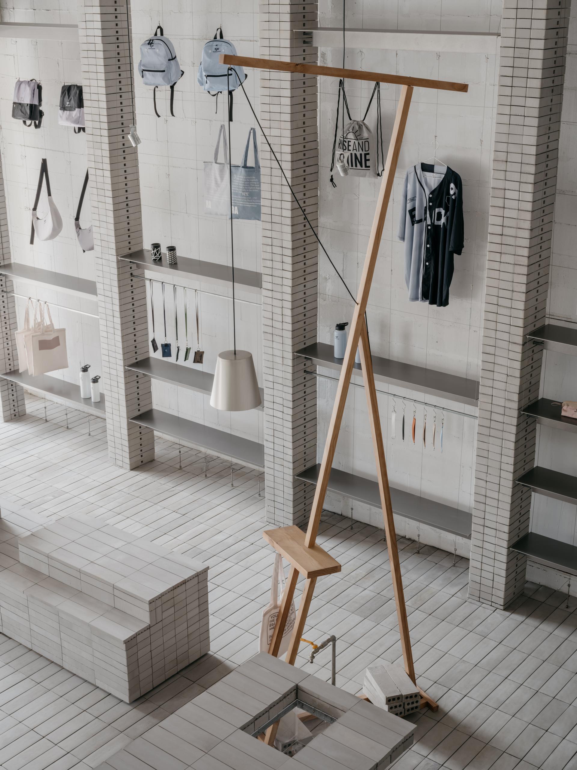 HumCustom Factory Exhibition Hall - image 15