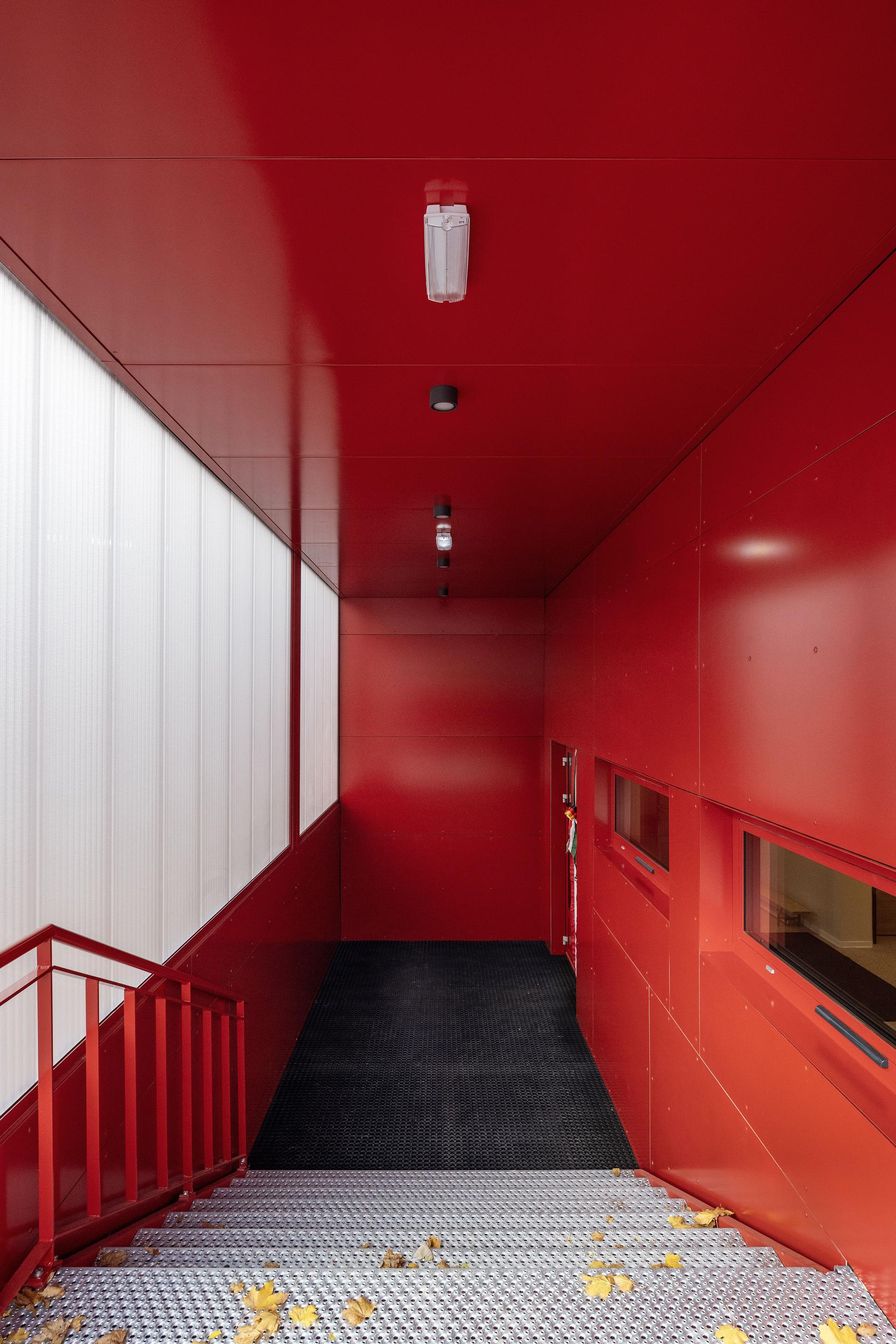 Container into Classroom - German School of Budapest - image 10