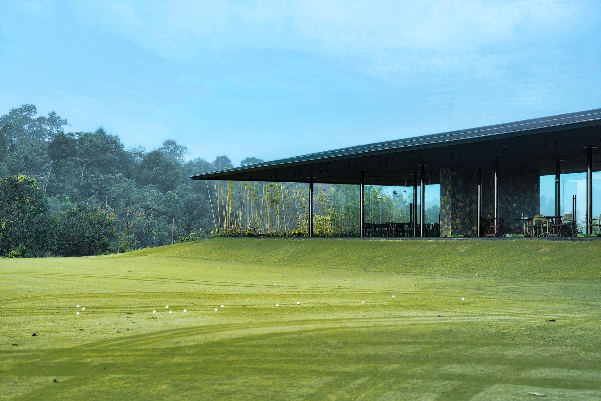 "The Indigo" Driving Range - image 4