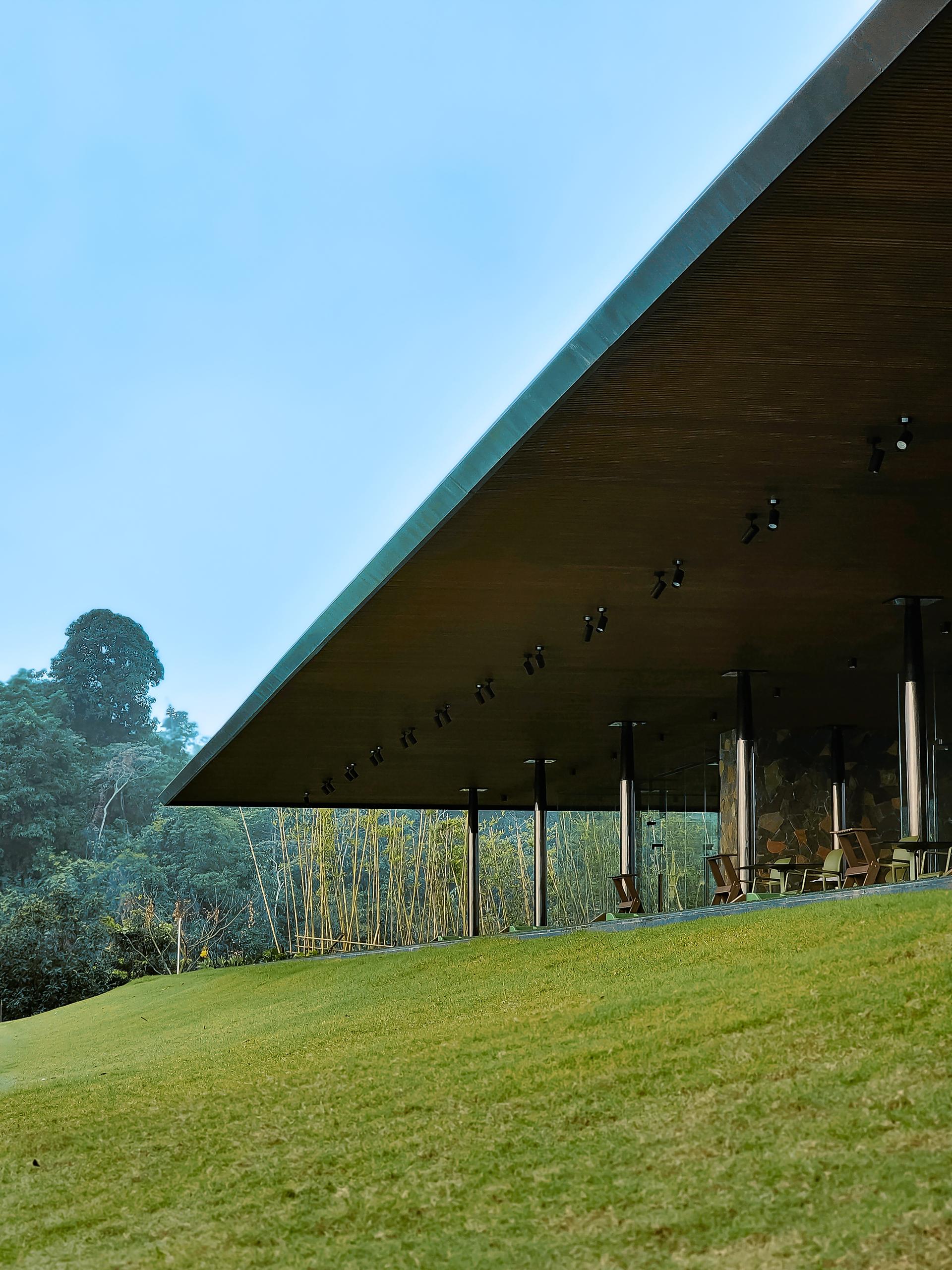 "The Indigo" Driving Range - image 7