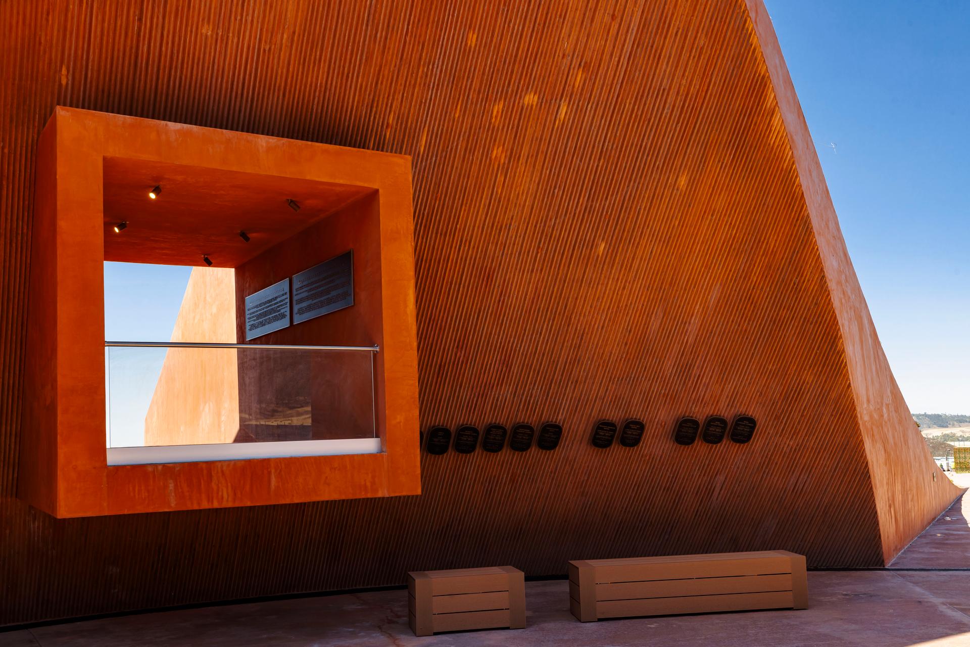 The ET-302 Memorial - image 3