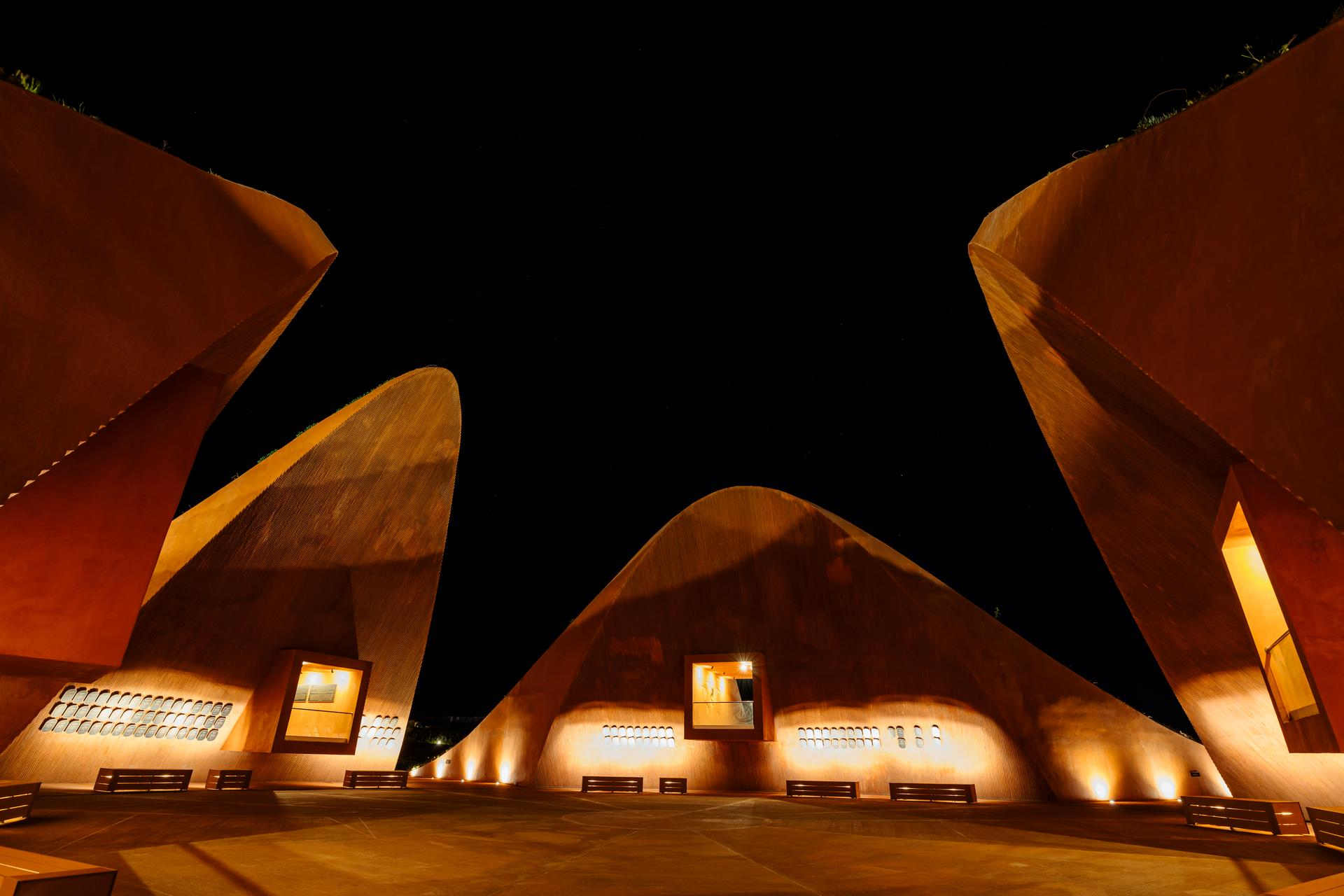 The ET-302 Memorial - image 7
