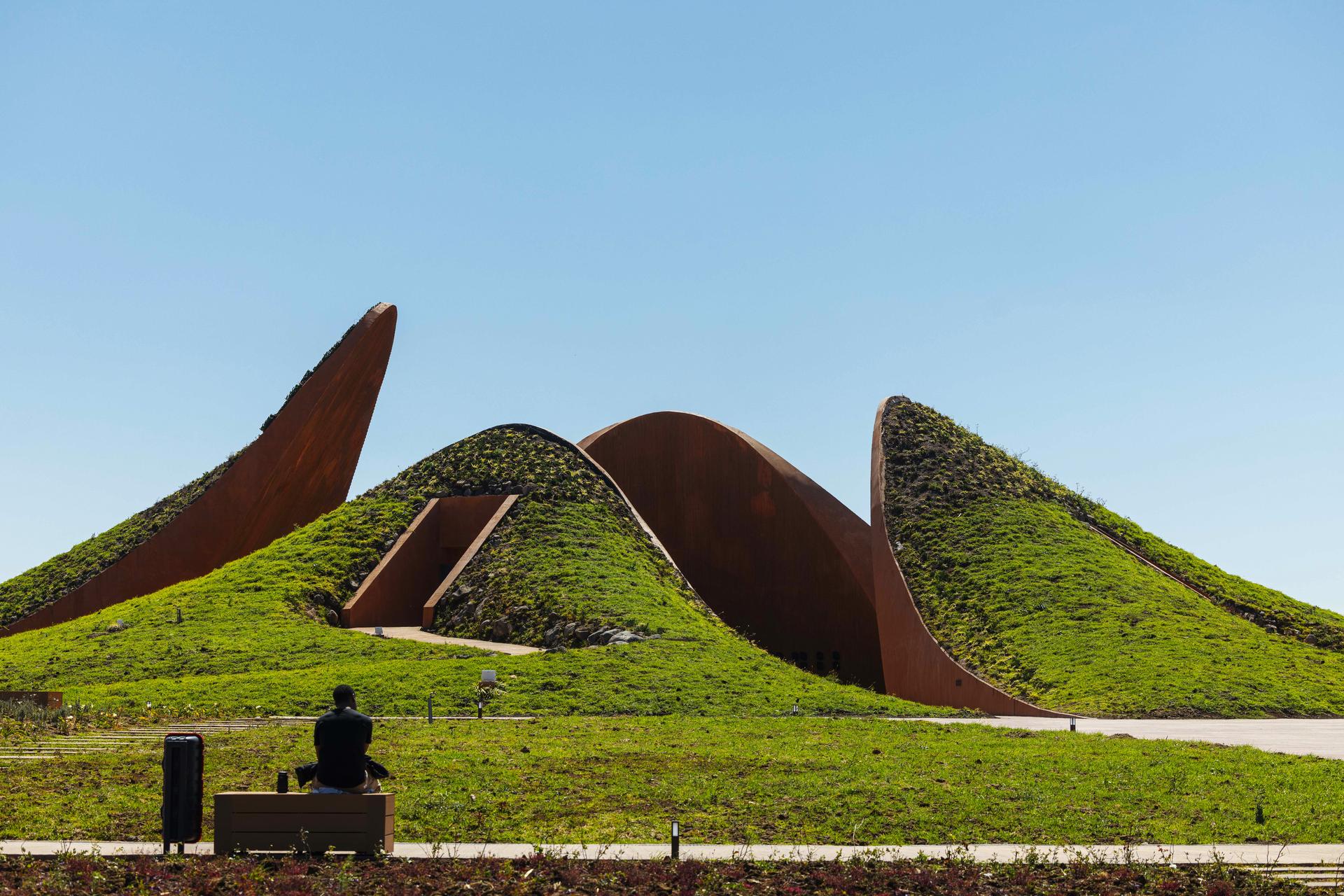 The ET-302 Memorial - image 8