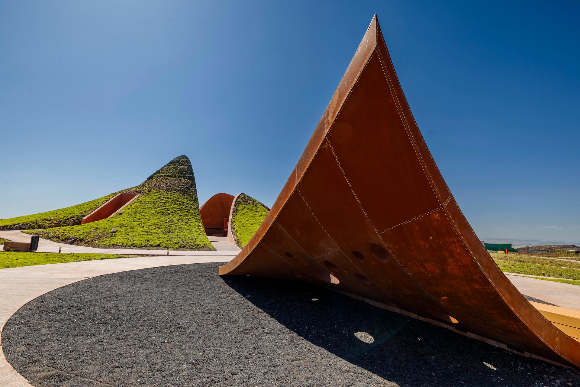 The ET-302 Memorial - image 12