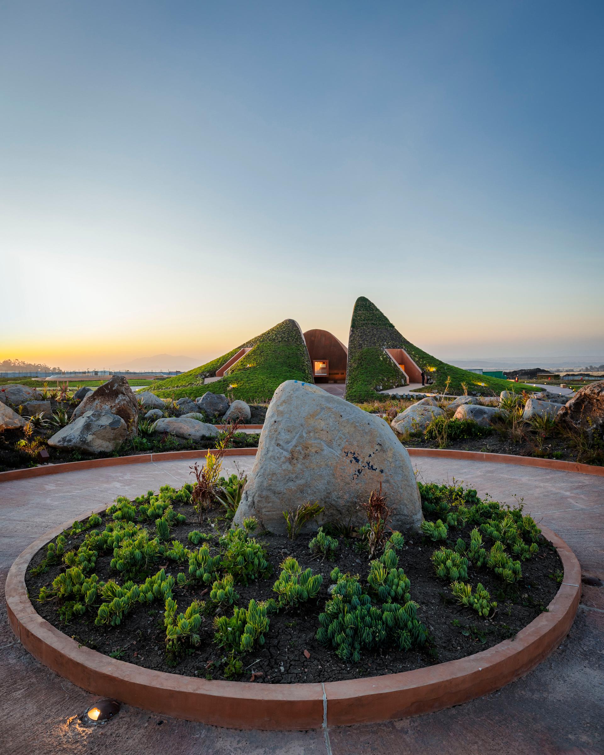 The ET-302 Memorial - image 15