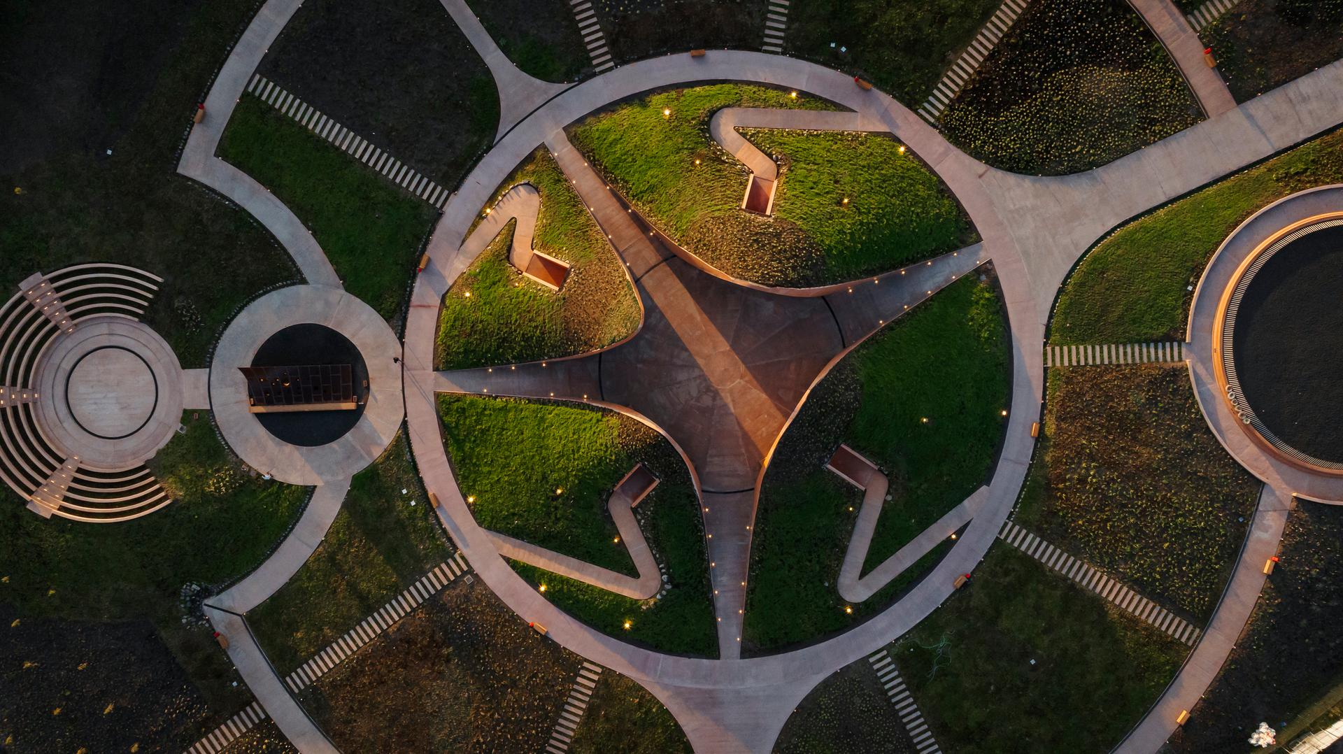 The ET-302 Memorial - image 30