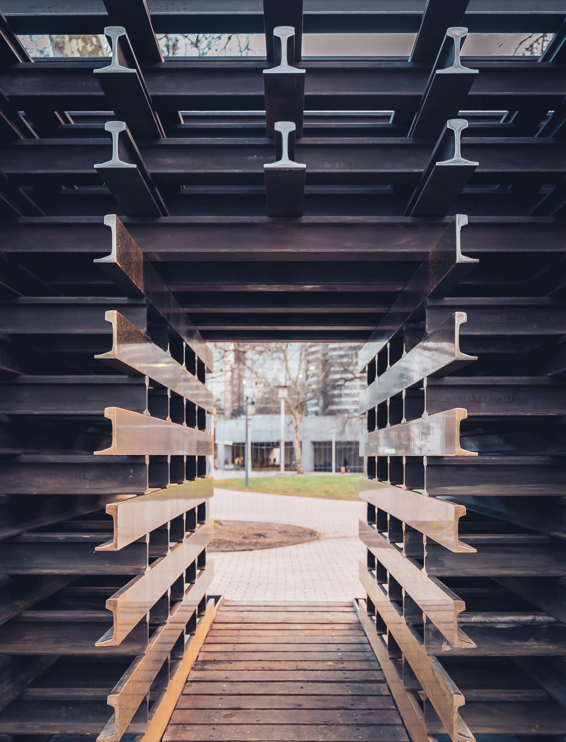 Rails of memory - image 12