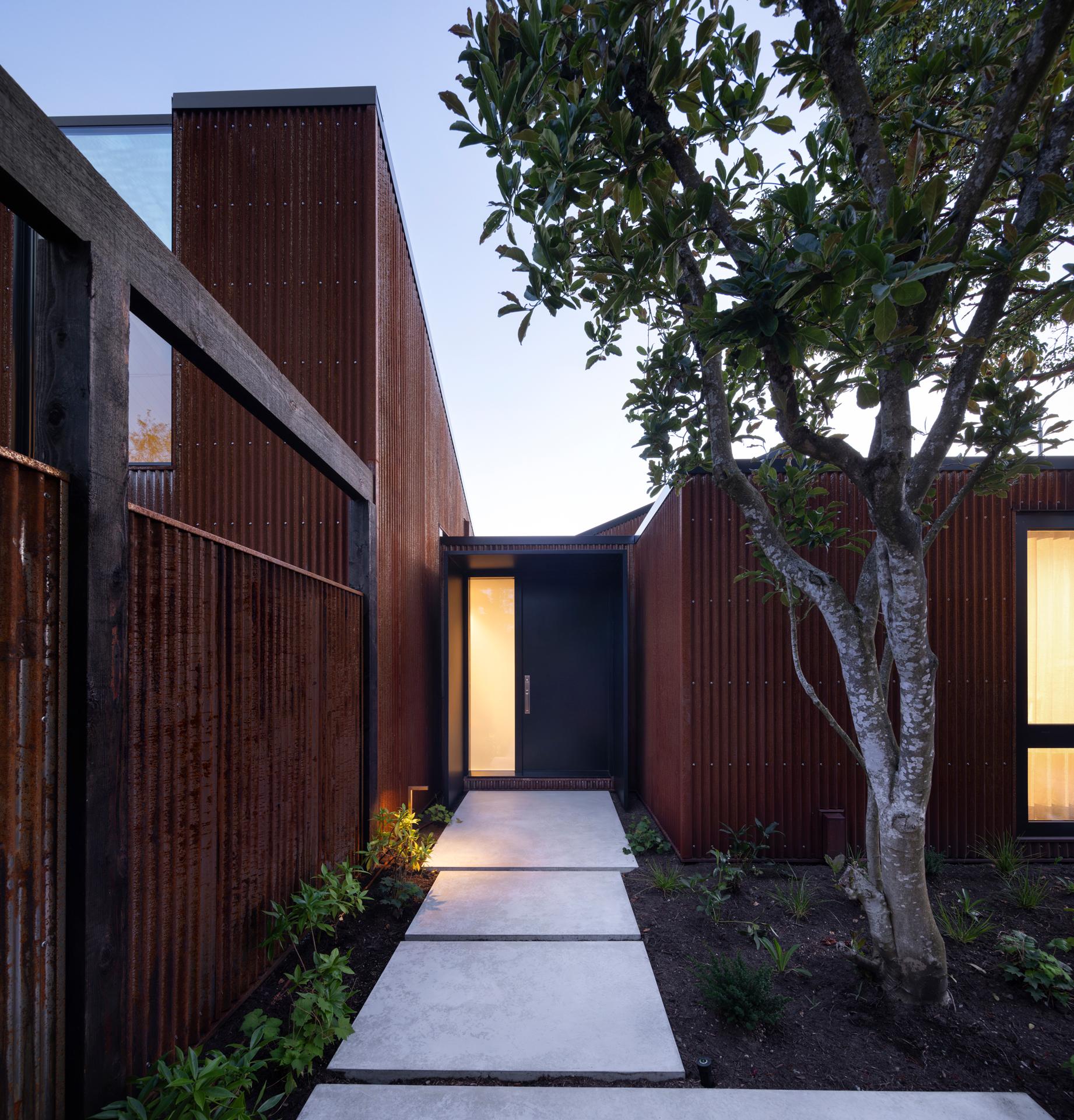 Paddock House - image 3