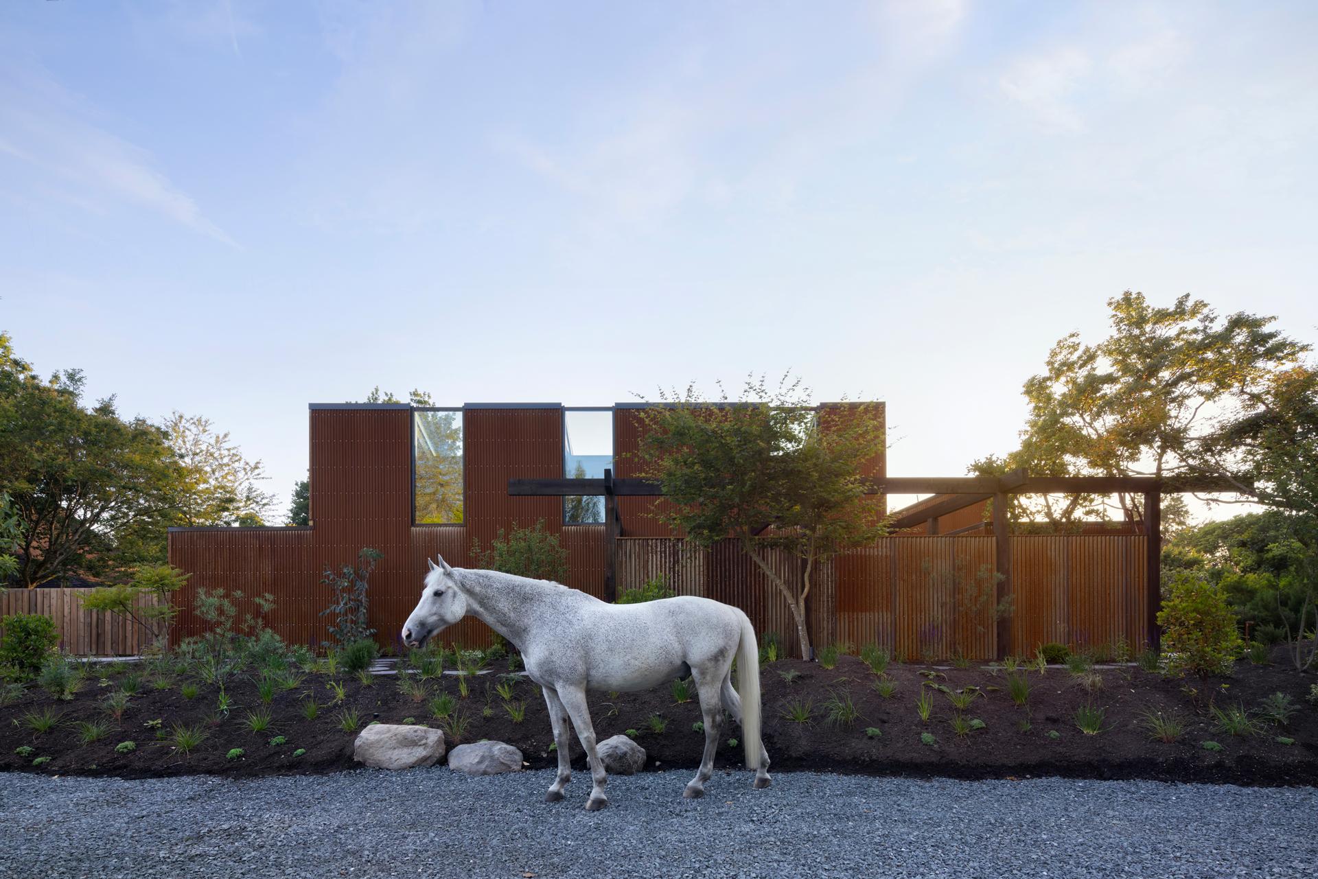 Paddock House - image 4
