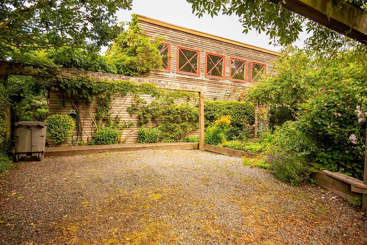 Paddock House - image 5