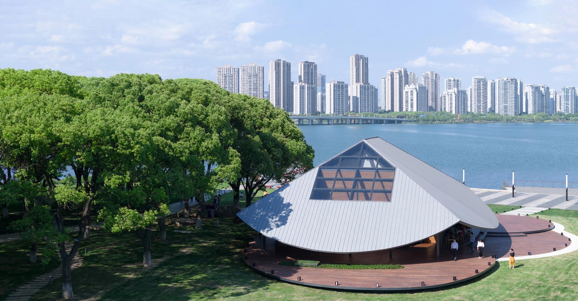 Jinji Lake Pavilion - image 4