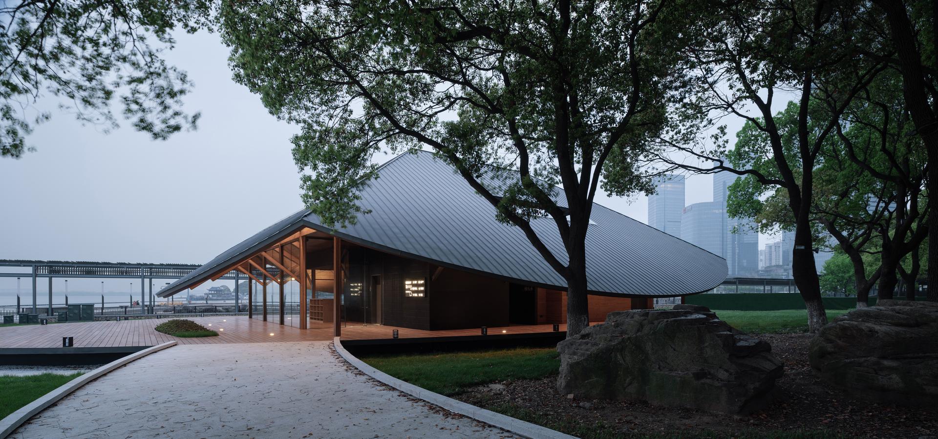 Jinji Lake Pavilion - image 5