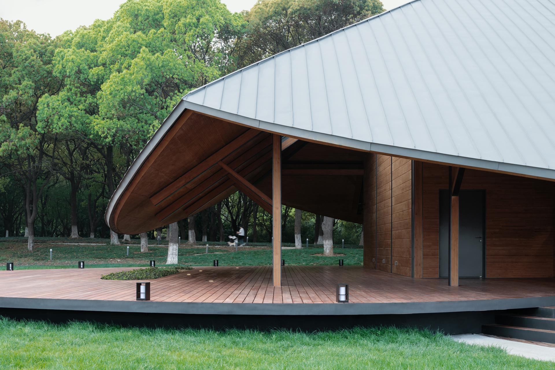 Jinji Lake Pavilion - image 7