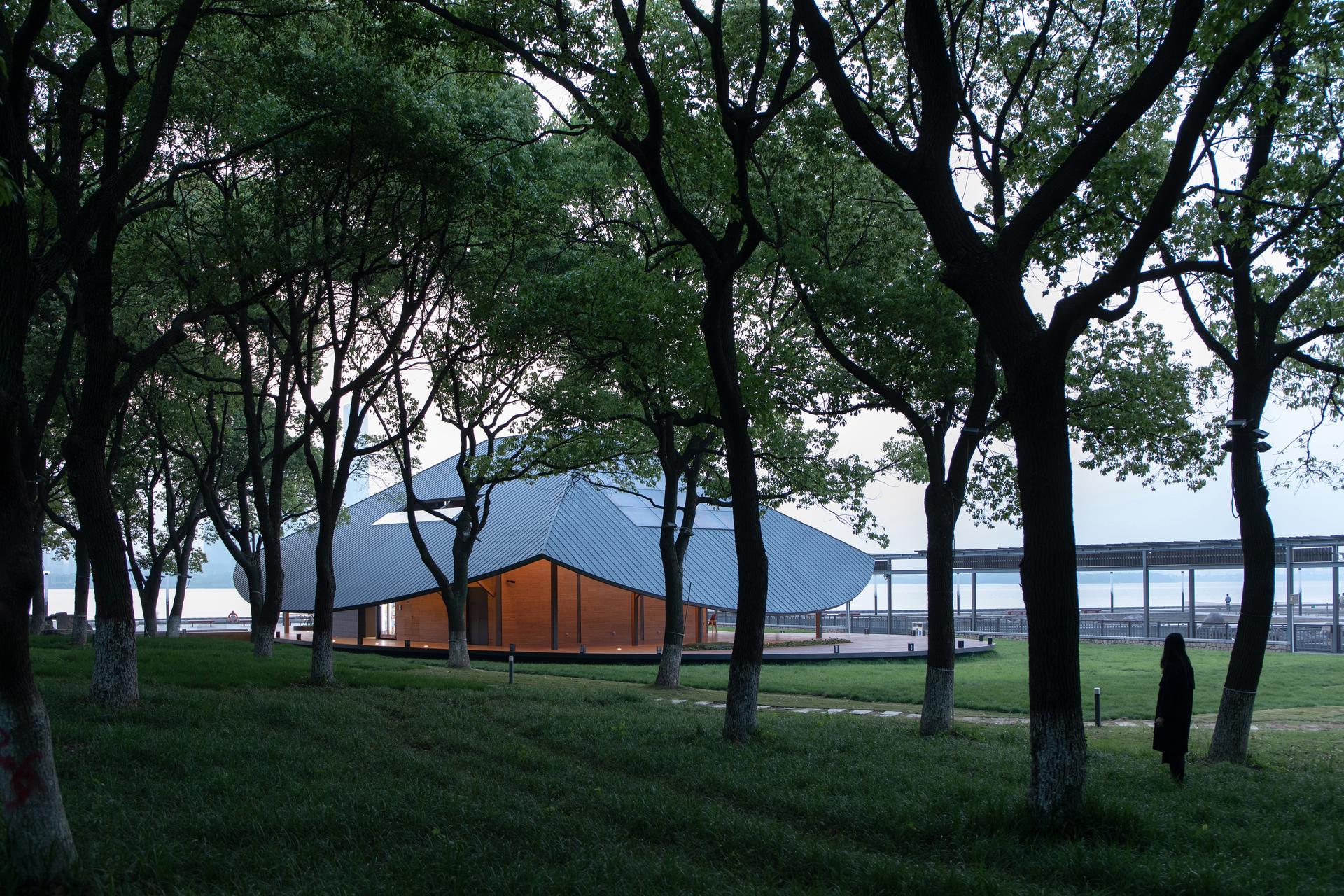 Jinji Lake Pavilion - image 6
