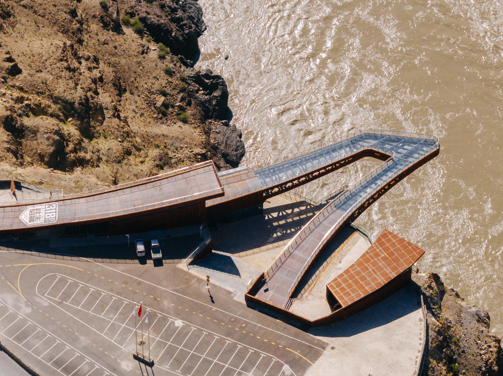 Nujiang River 72 Turns Canyon Scenic Area - image 2