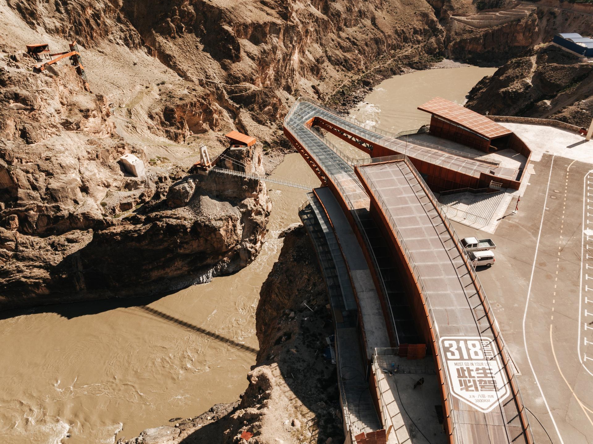 Nujiang River 72 Turns Canyon Scenic Area - image 4