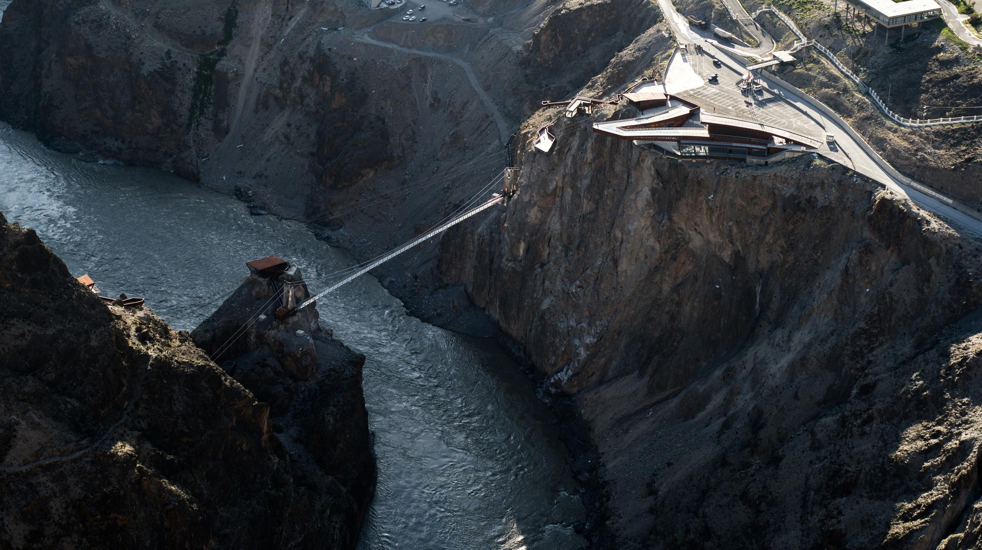 Nujiang River 72 Turns Canyon Scenic Area - image 5