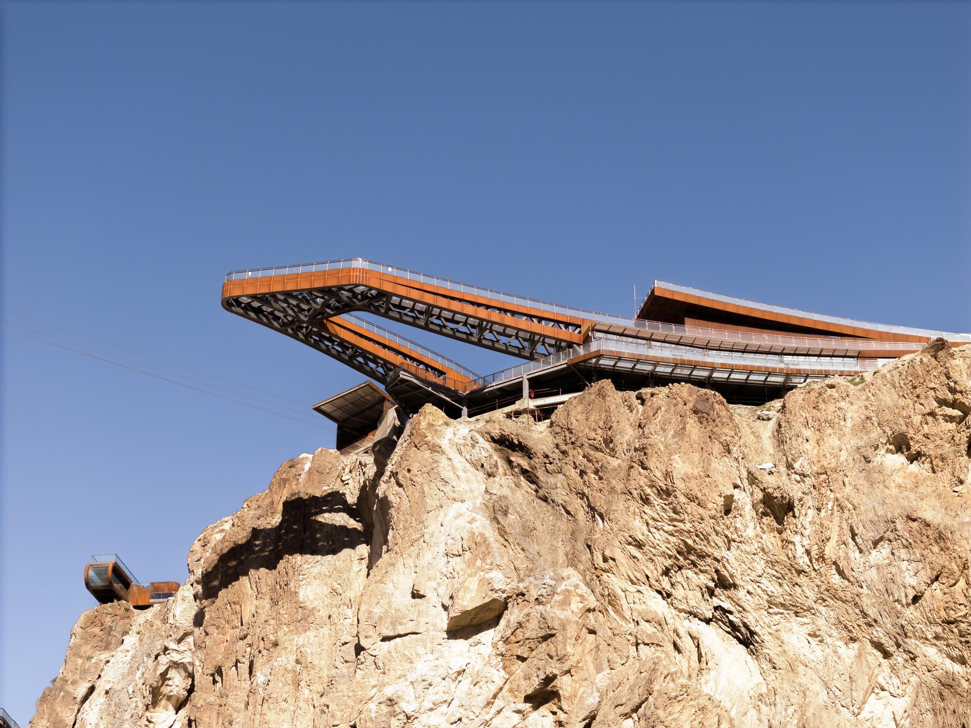 Nujiang River 72 Turns Canyon Scenic Area - image 12