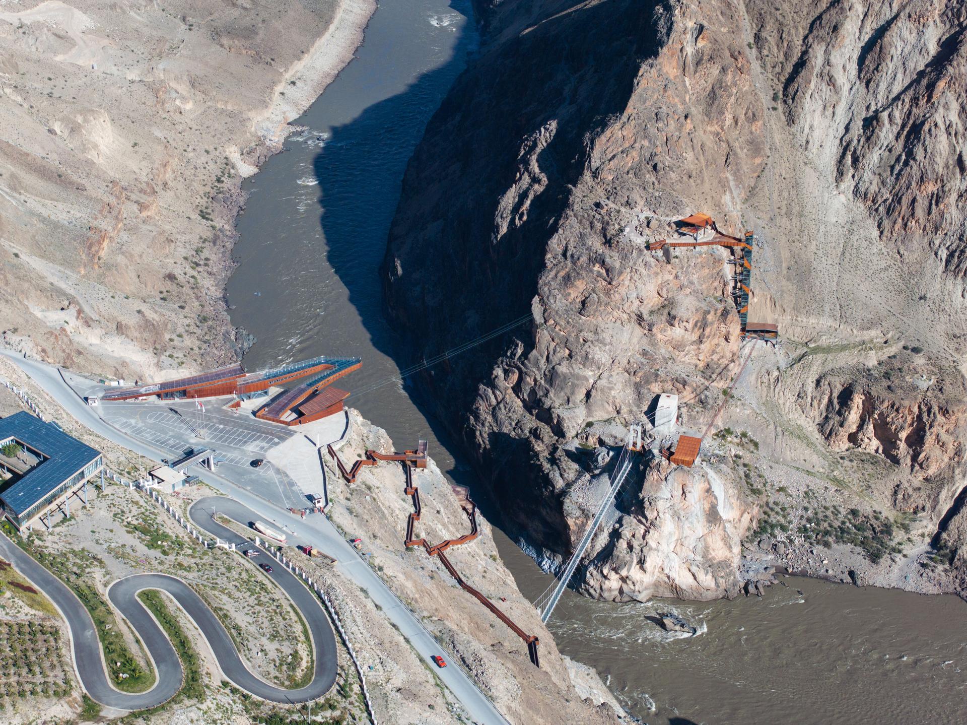 Nujiang River 72 Turns Canyon Scenic Area - image 40