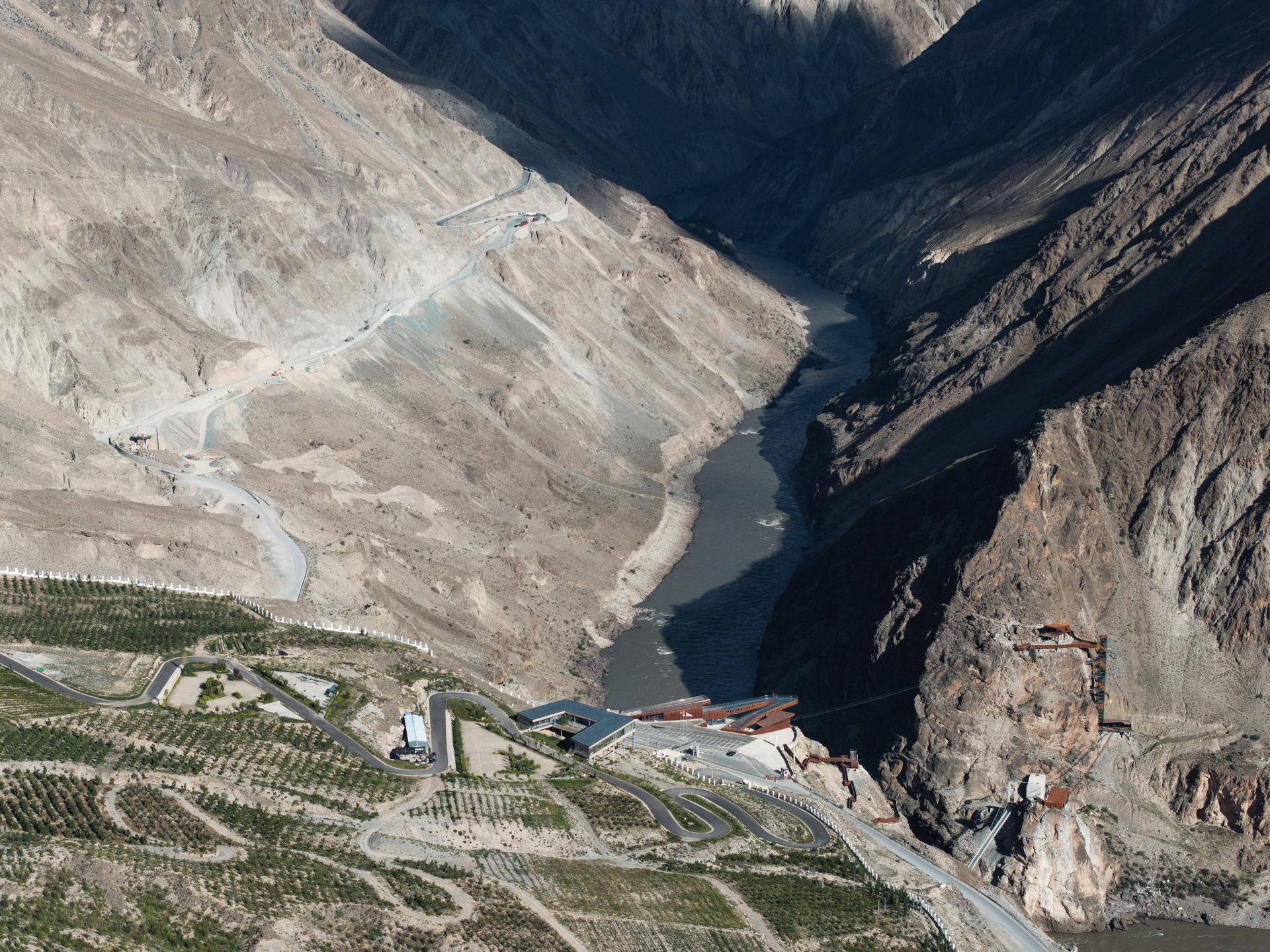 Nujiang River 72 Turns Canyon Scenic Area - image 53