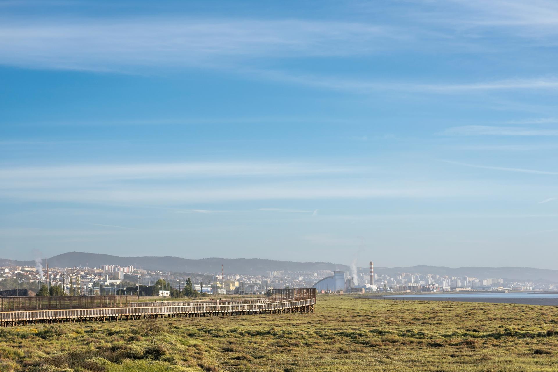 Loures Riverfront - image 25