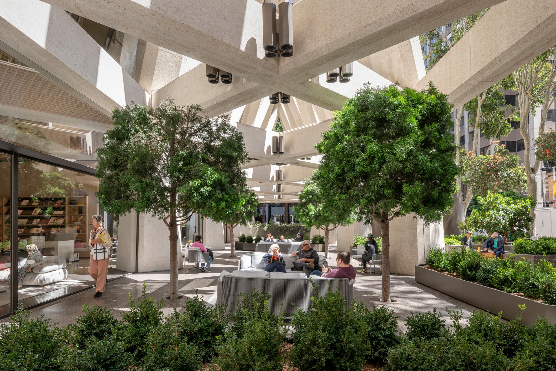 Transamerica Pyramid Center - image 11