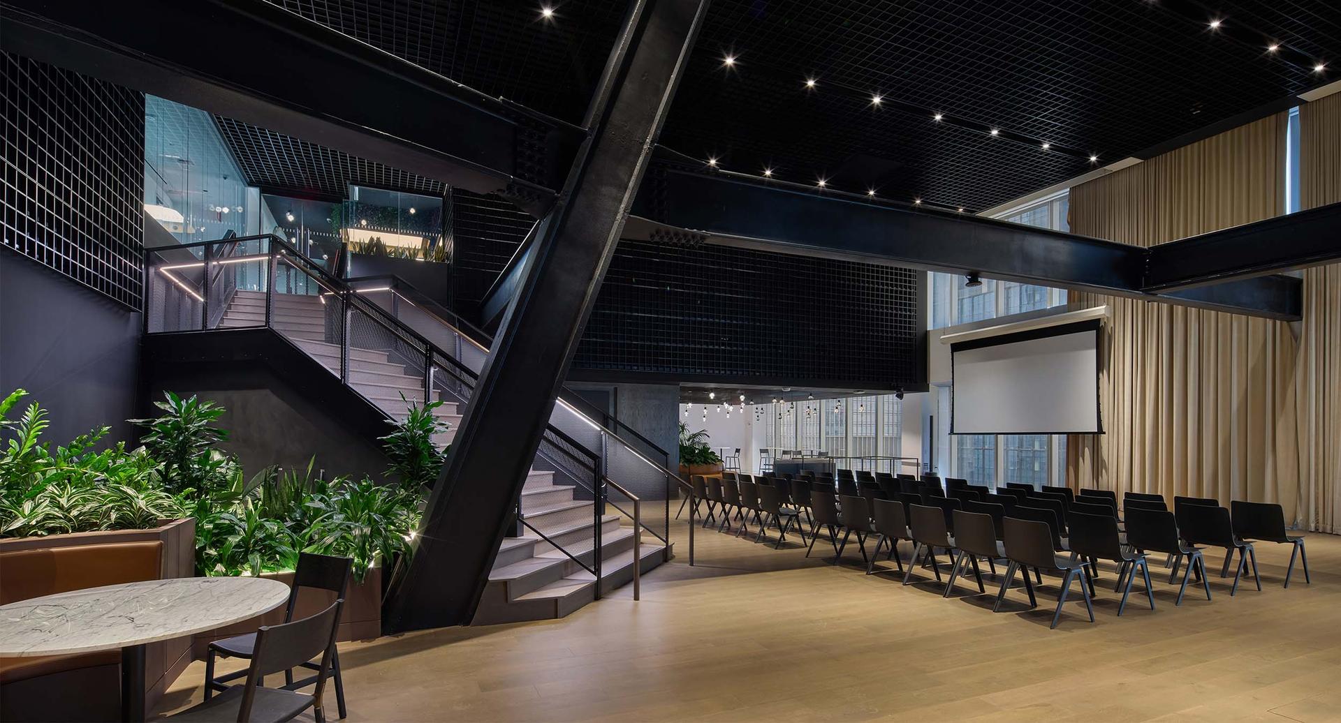HSBC, New York - image 9