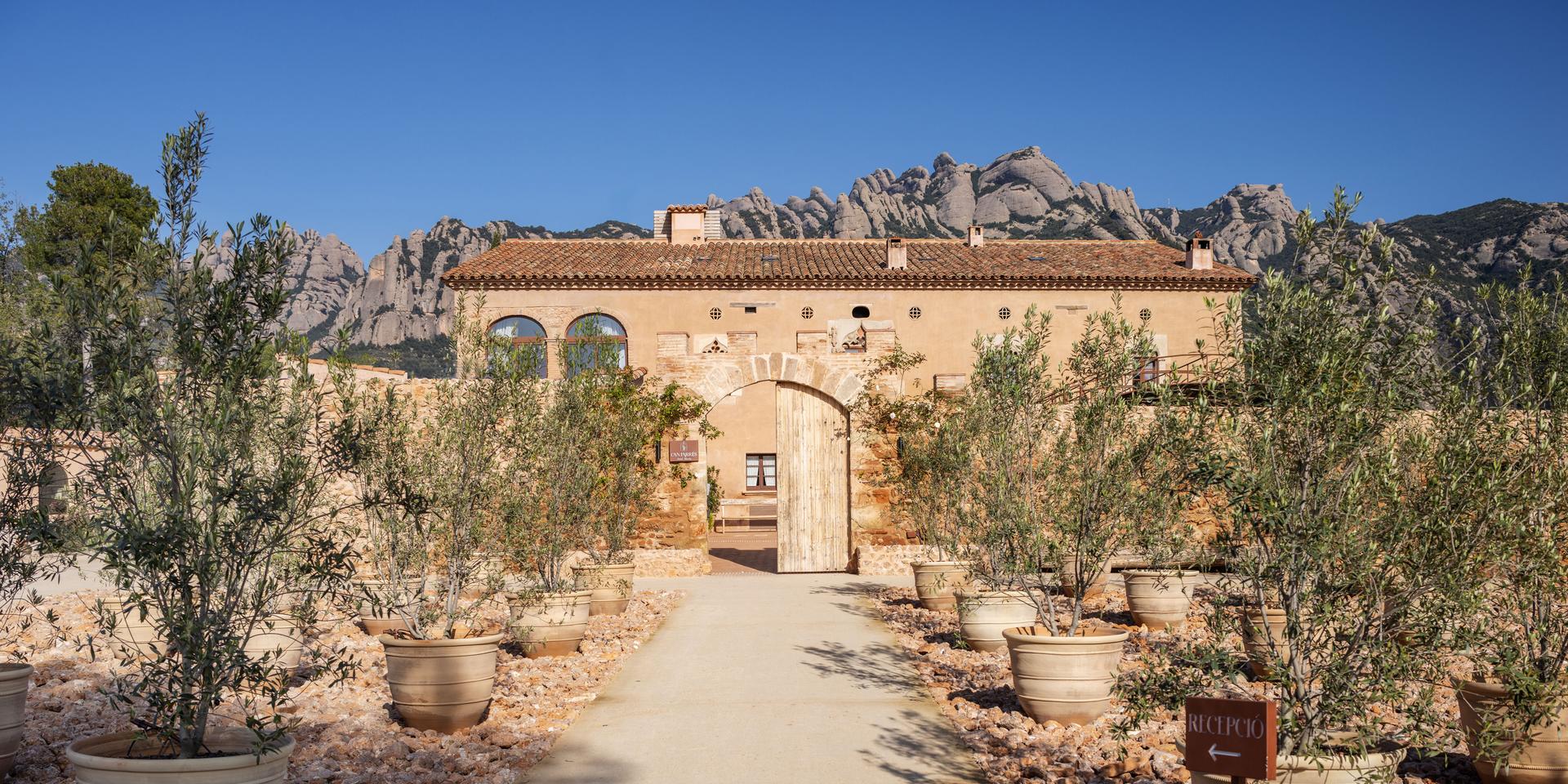 Hotel Masía Can Farrés. Restoring the links between architecture and landscape