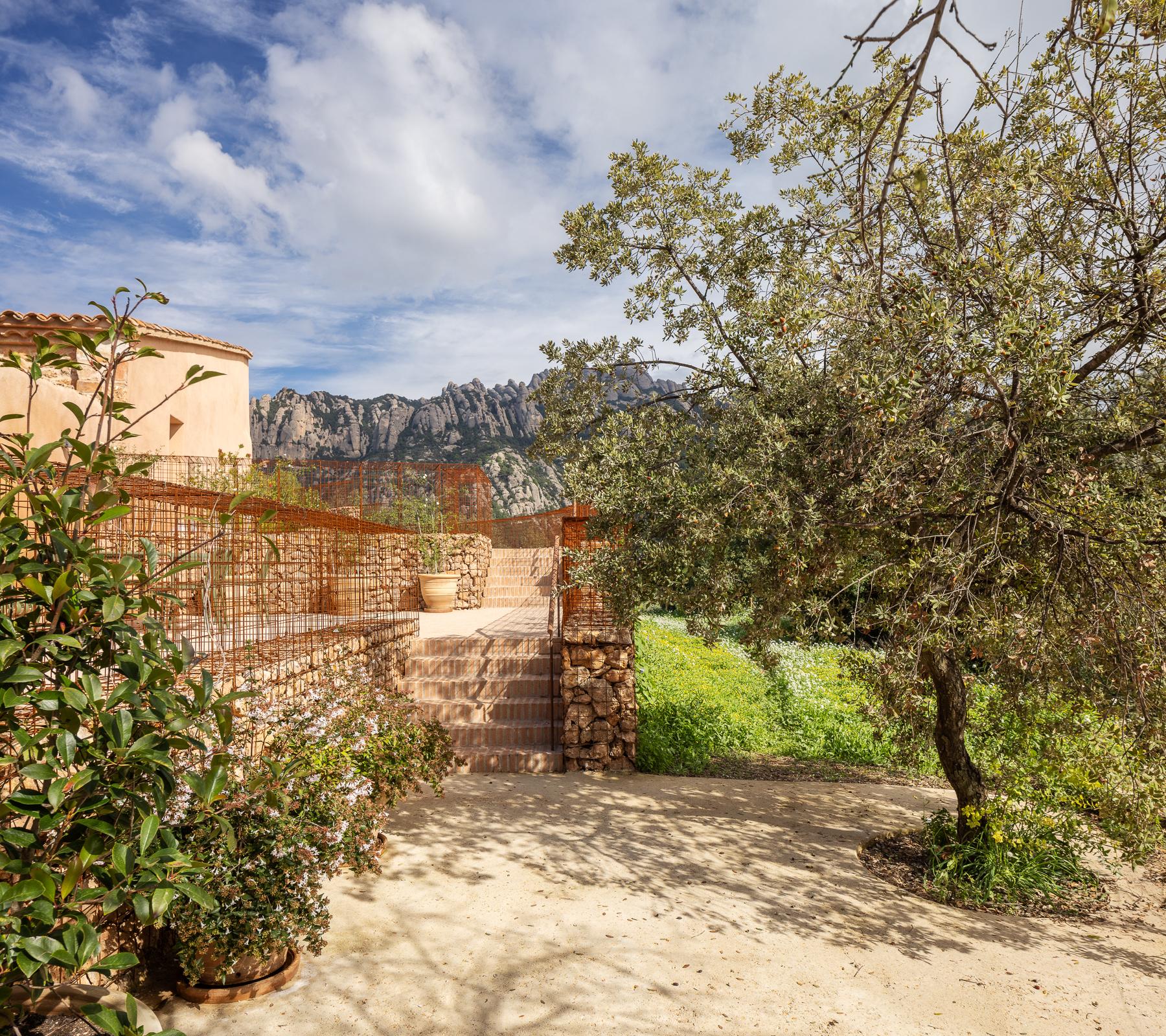 Hotel Masía Can Farrés. Restoring the links between architecture and landscape - image 7
