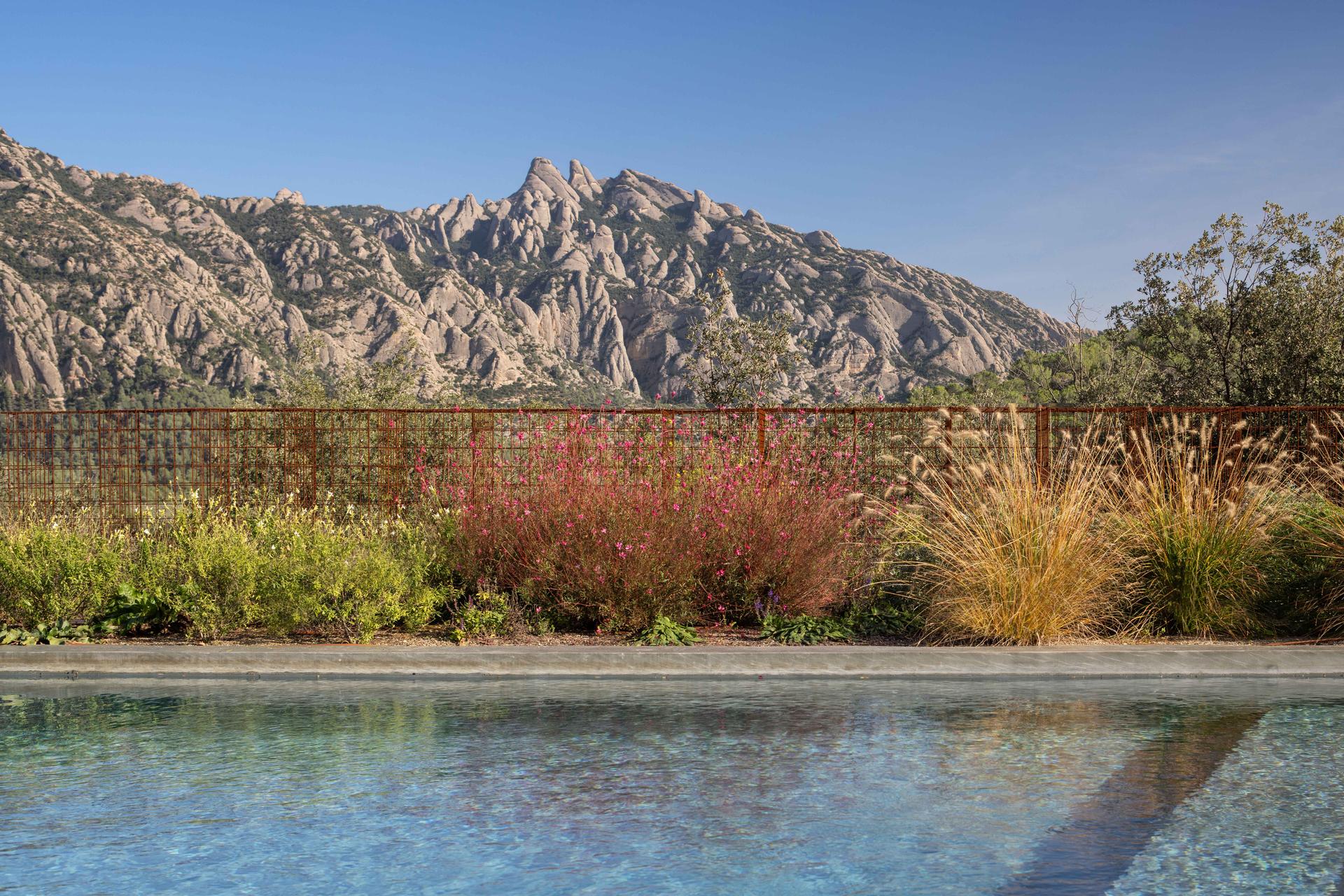 Hotel Masía Can Farrés. Restoring the links between architecture and landscape - image 10