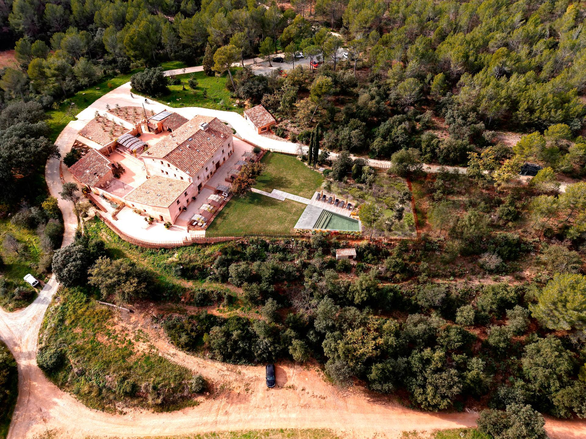Hotel Masía Can Farrés. Restoring the links between architecture and landscape - image 12