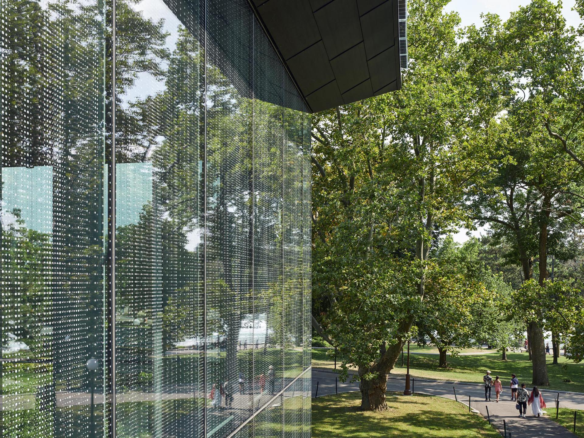 Ralph C. Wilson, Jr. Welcome Center at Niagara Falls State Park - image 9