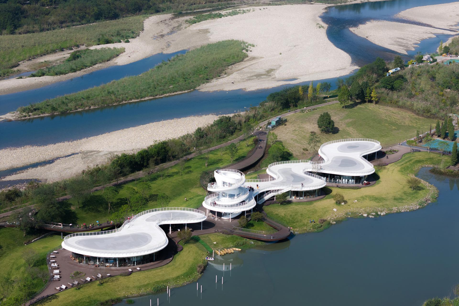 Lujiatan Wetland Park Commercial Service Center - image 5