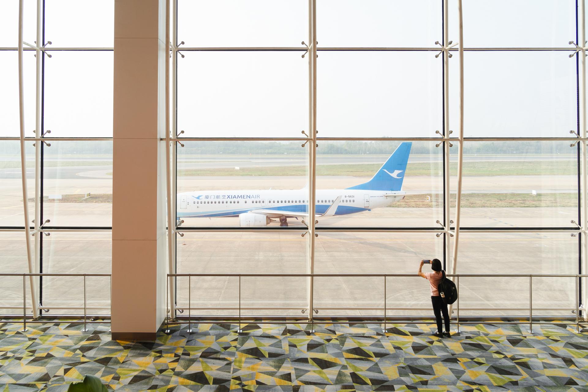 Design of kiosks and observation decks in Wuhan Tianhe Airport T2—Towards a light architecture - image 25