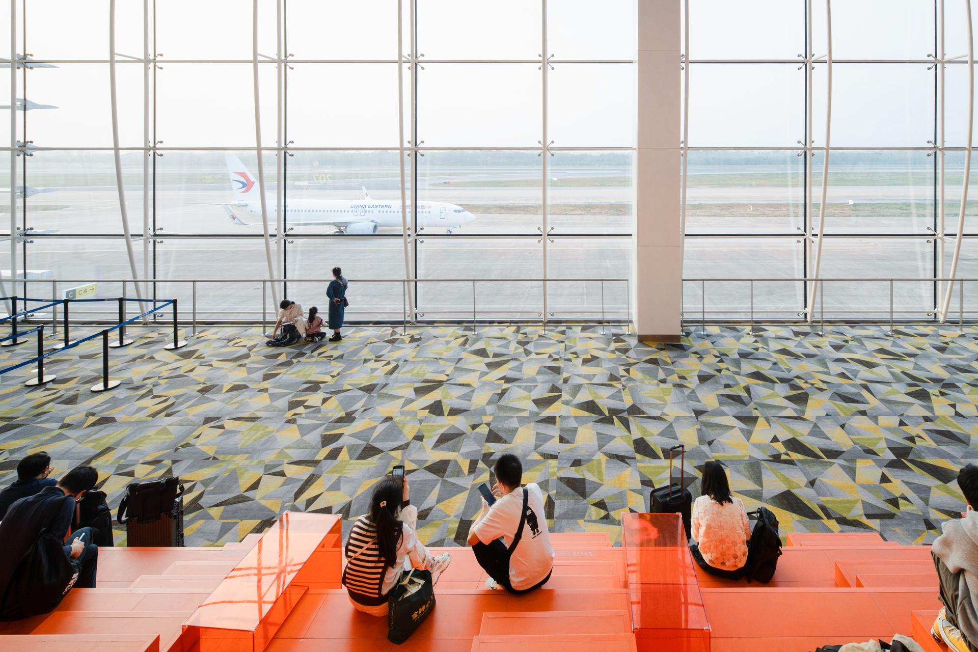 Design of kiosks and observation decks in Wuhan Tianhe Airport T2—Towards a light architecture - image 5
